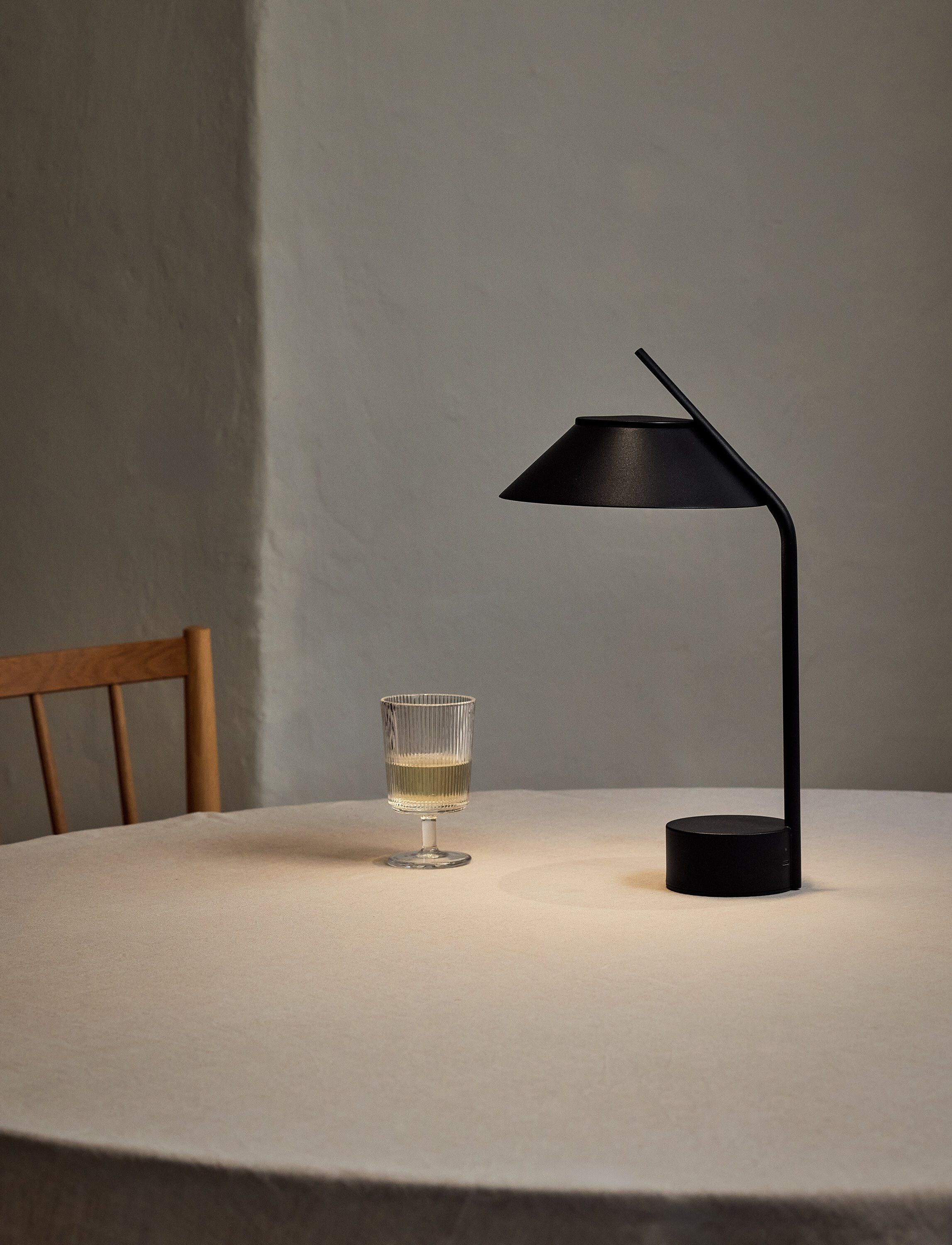 Vinkel LED lampe, portable black