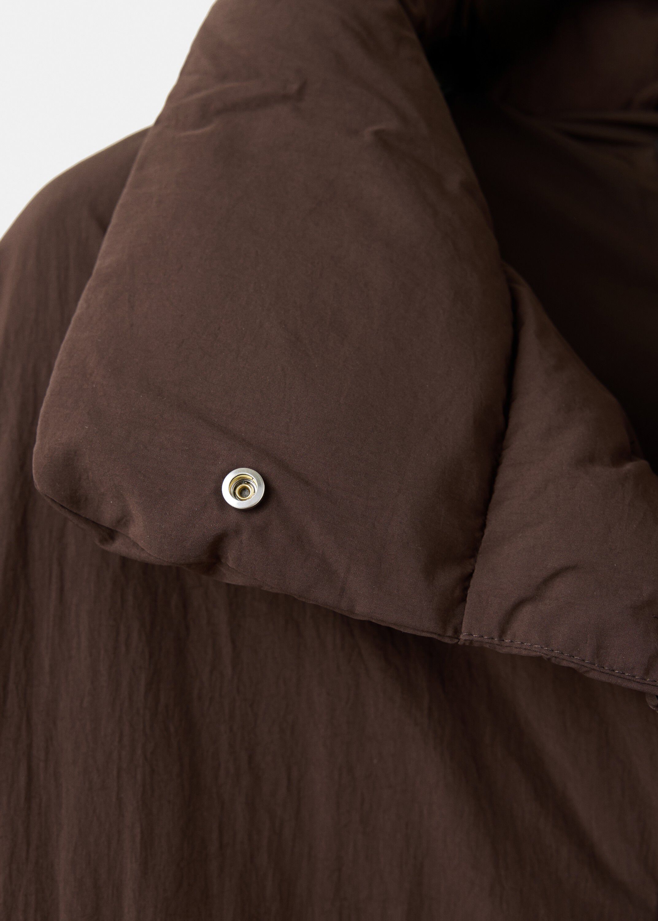 Padded anorak with toggle fastening