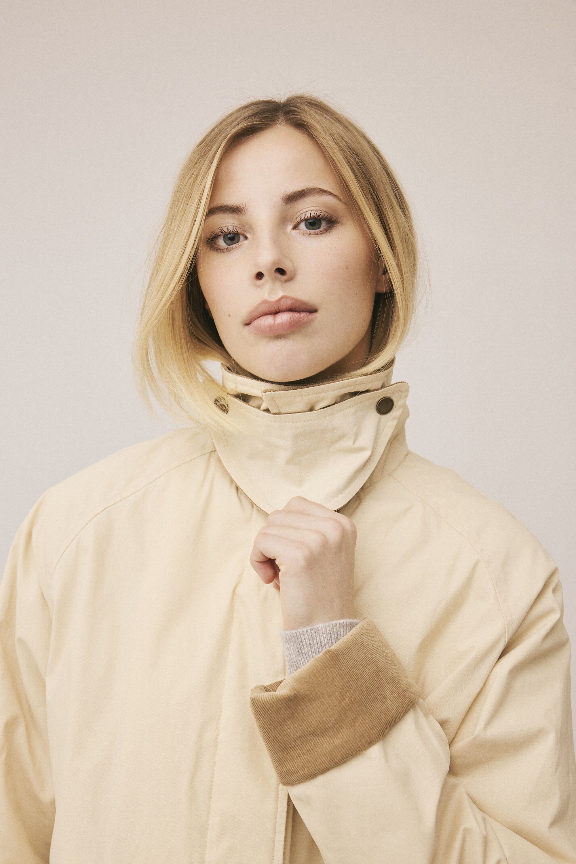 Emmy 4 coated jakke med fl&oslash;jlskanter - GRS