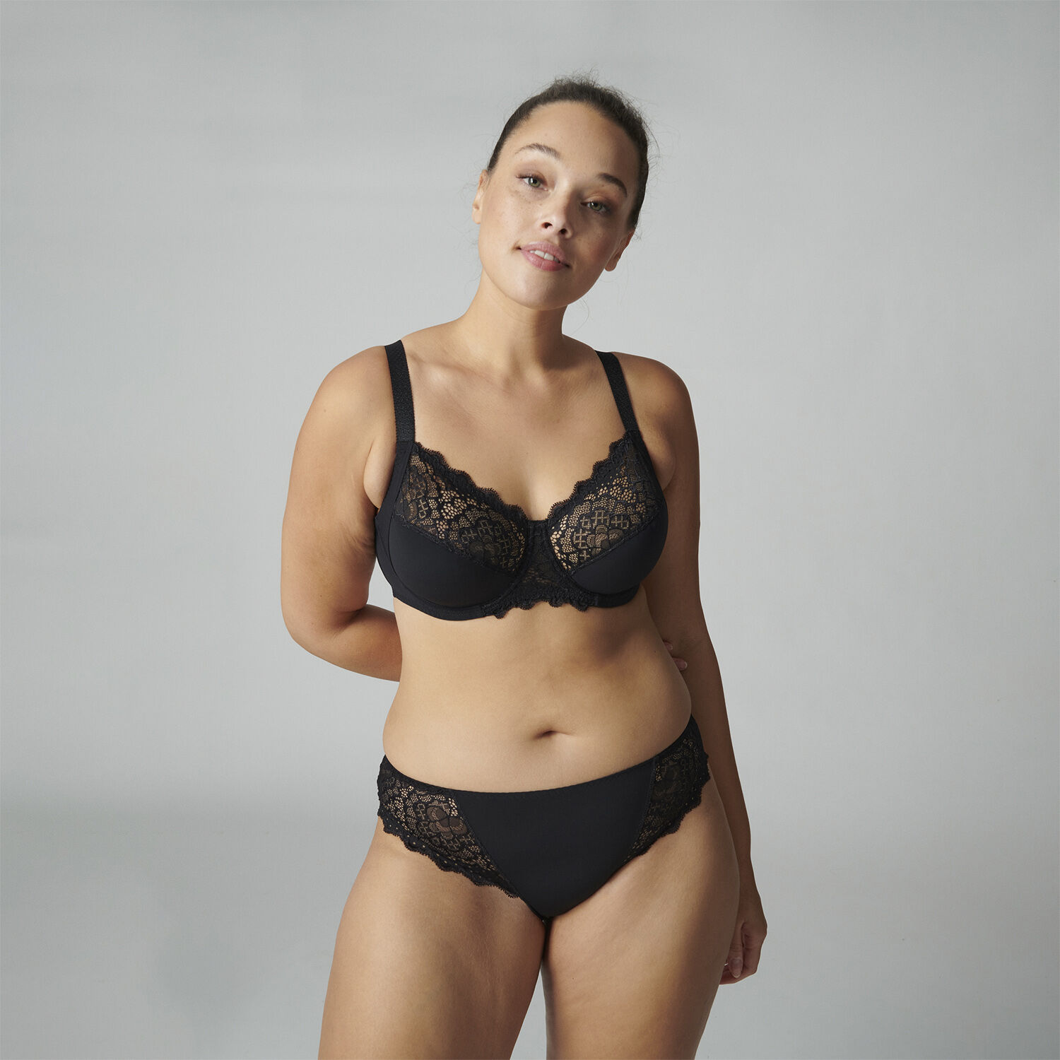 CARESSE Full cup support bra