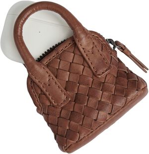 Amayambg Charm, Weave