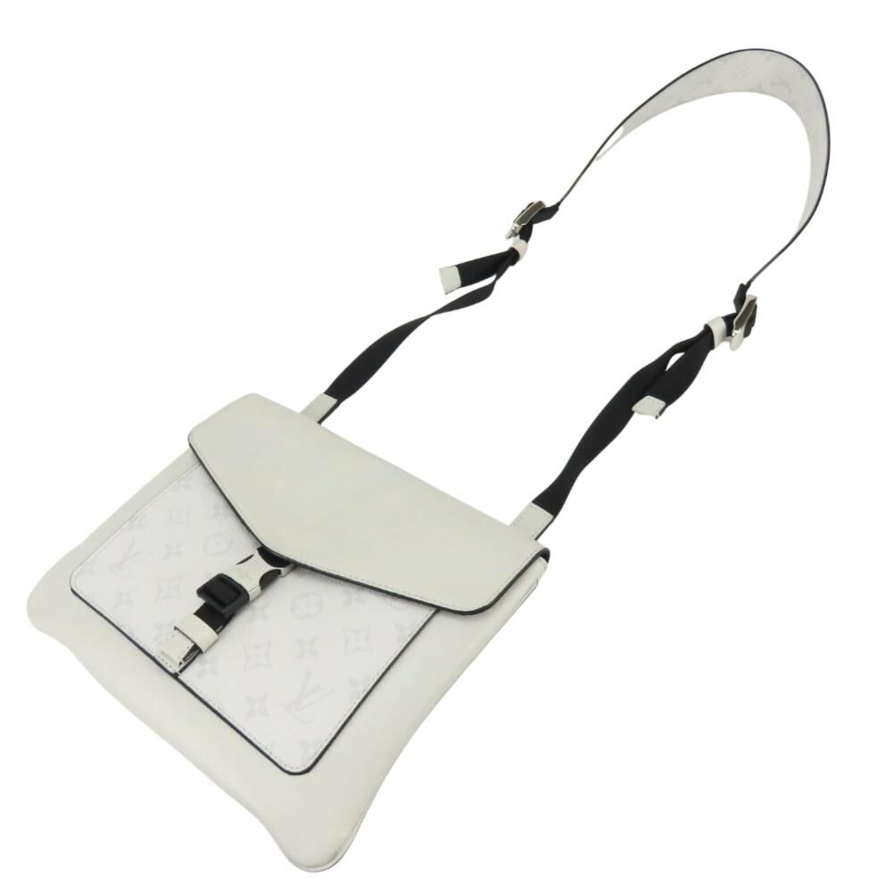 Louis Vuitton Shoulder Bags