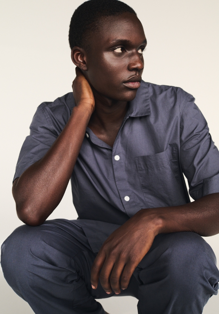 &lsquo;mand i bl&aring; skjorte&rsquo;