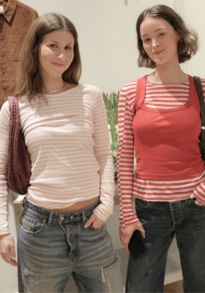 &lsquo;to kvinder i stribede tr&oslash;jer&rsquo;