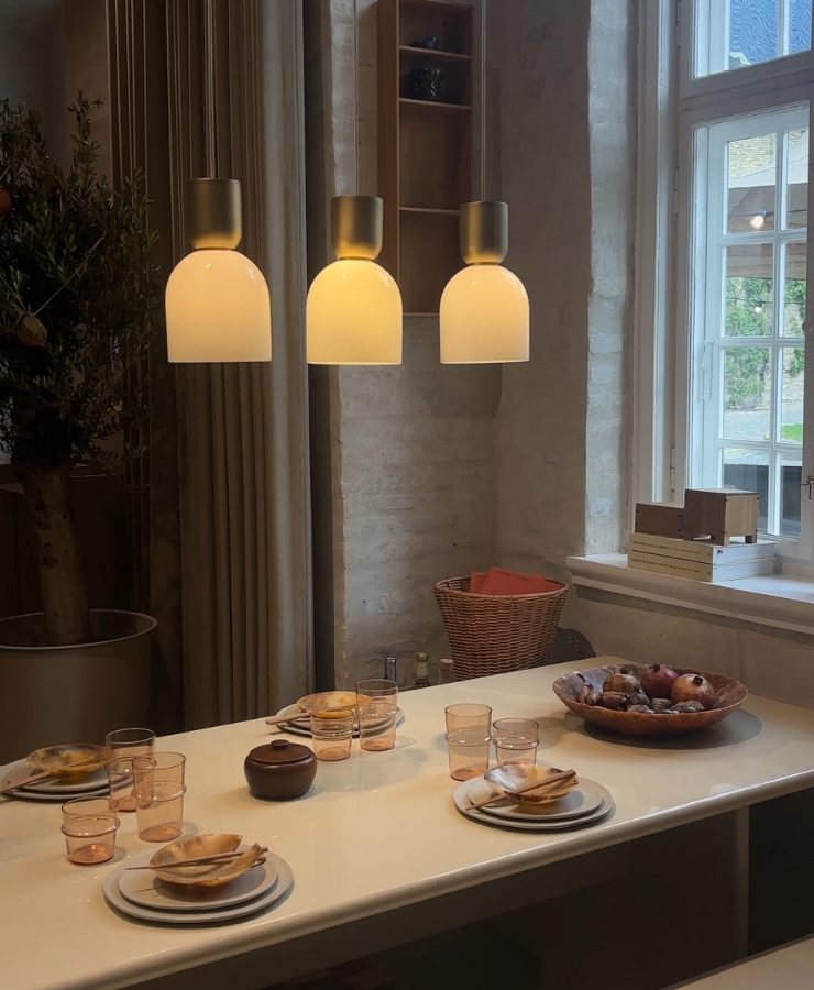 spisebord og bænk