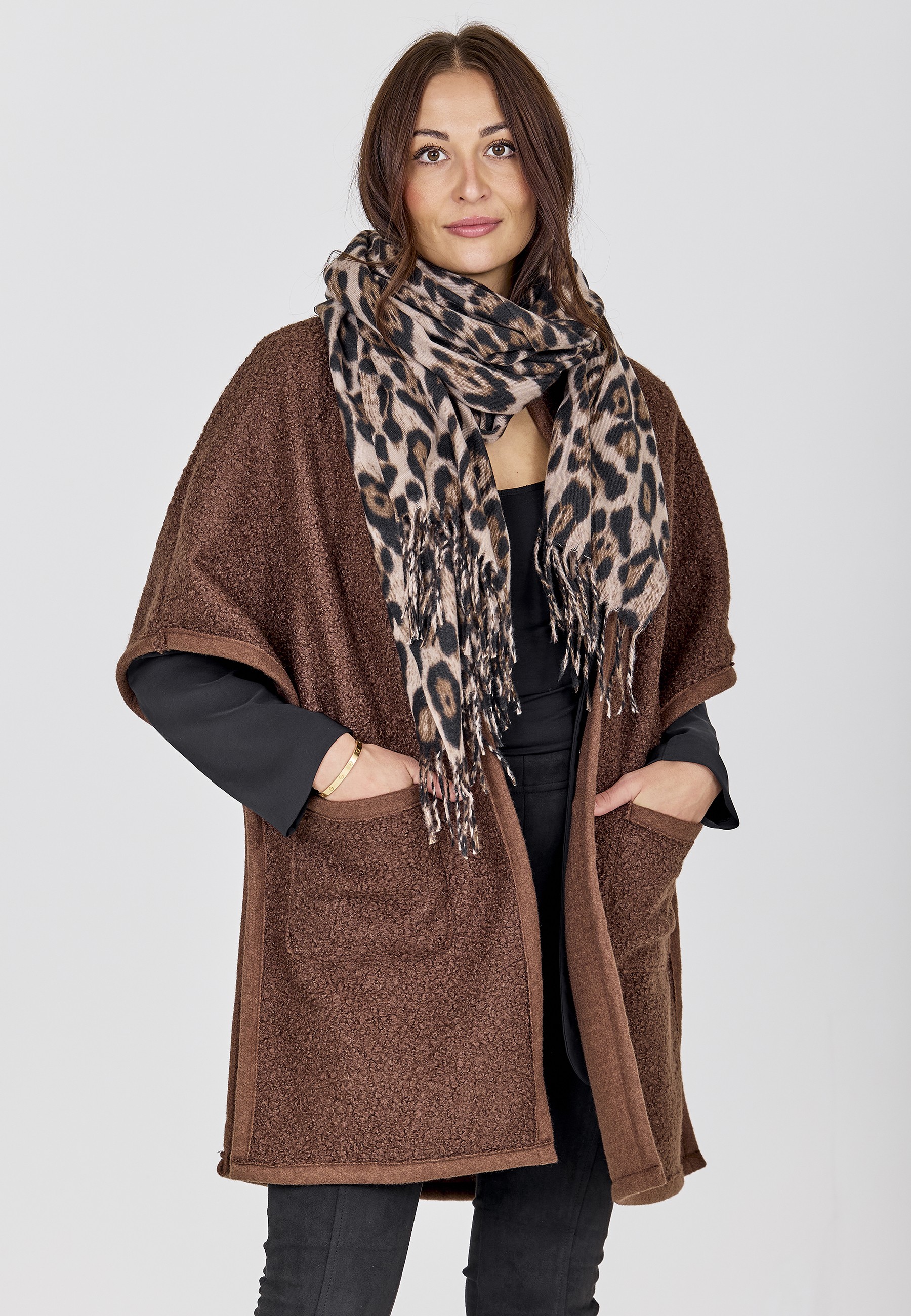 Aya Scarf Leo - DKK 279 - Spar 30%