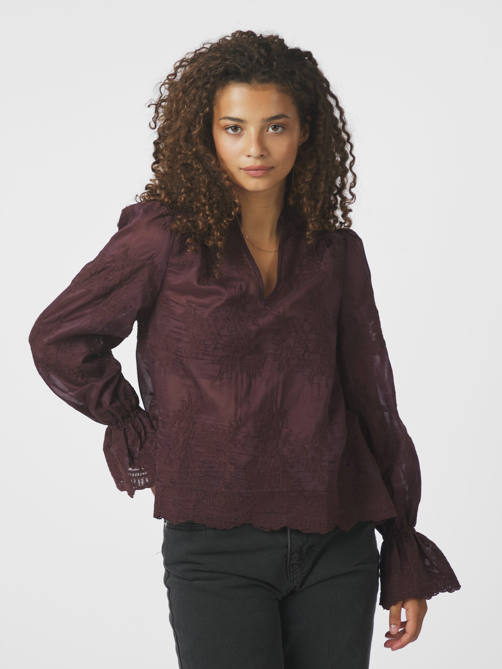 Amara Big Embroidery Blouse - DKK 349 - Spar 30%