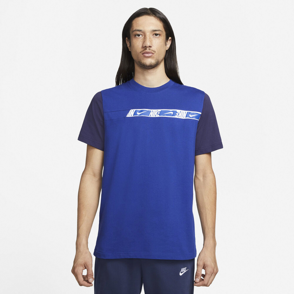 Sportswear Repeat T Shirt - DKK 180 hos Magasin