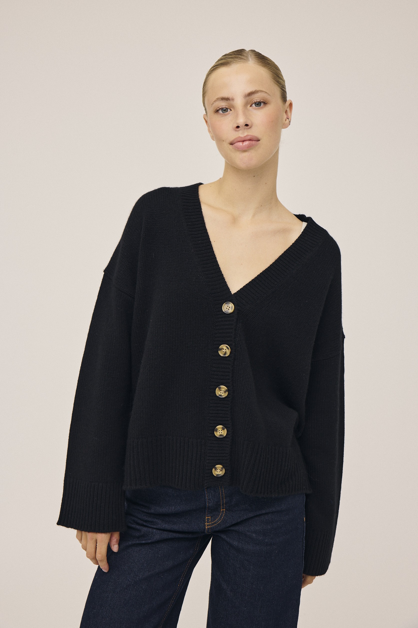Classic 4 Cardigan 100% Cashmere Classic 4 Cardigan 100% Cashmere