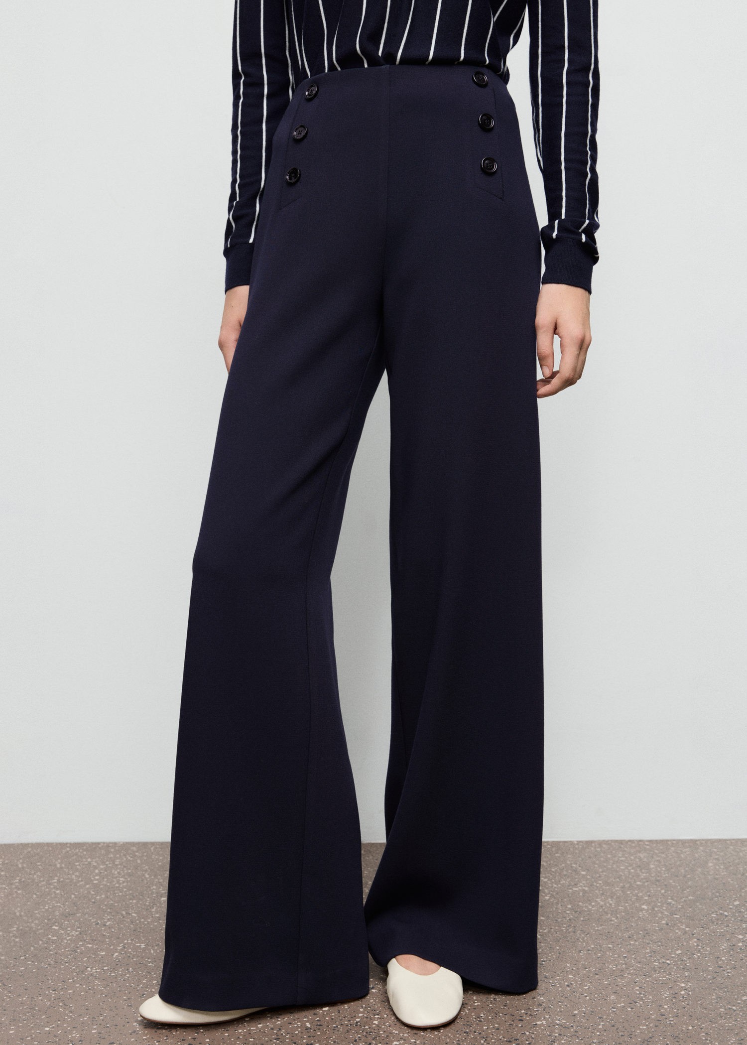 Wide leg Trousers With Buttons