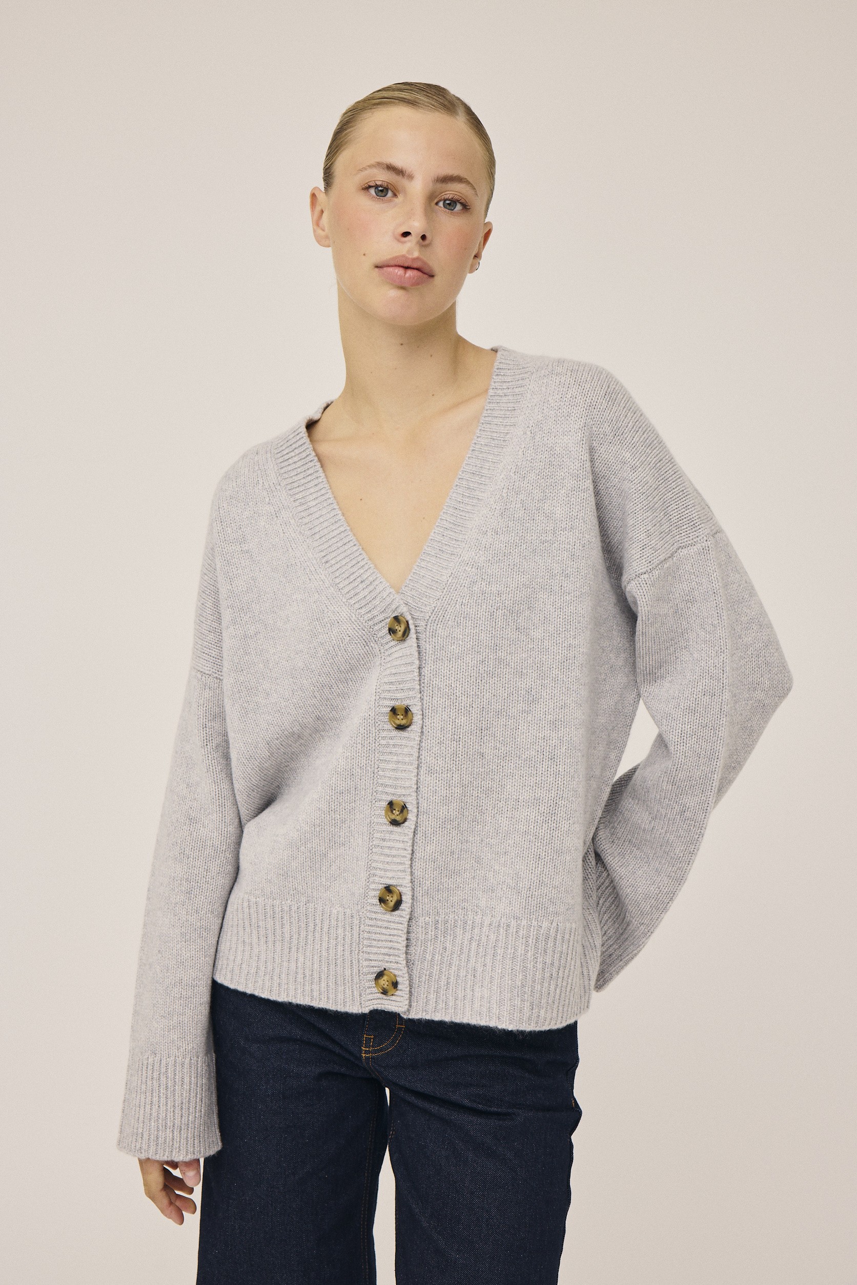 Classic 4 Cardigan 100% Cashmere Classic 4 Cardigan 100% Cashmere