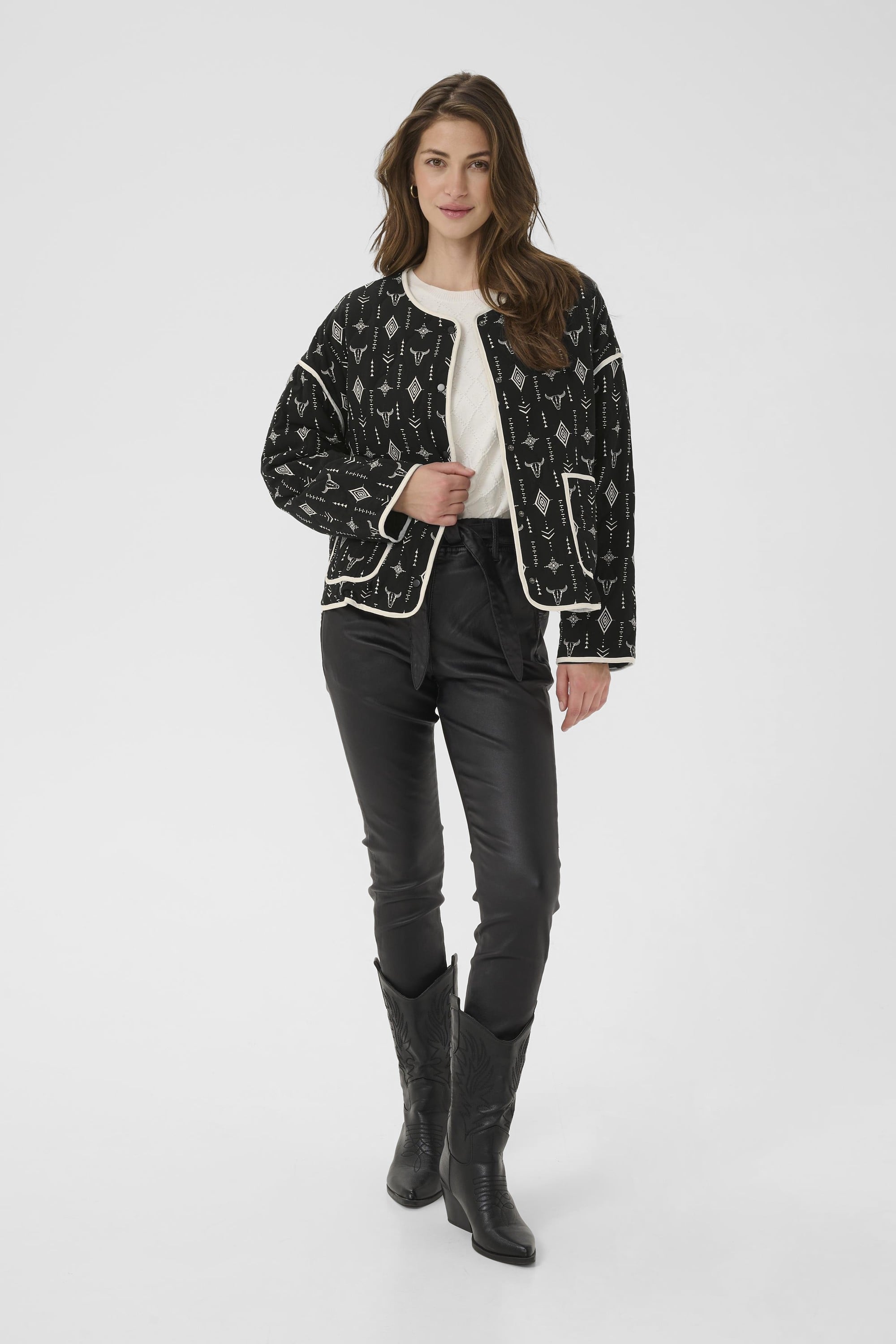 Crnaomi Jacket