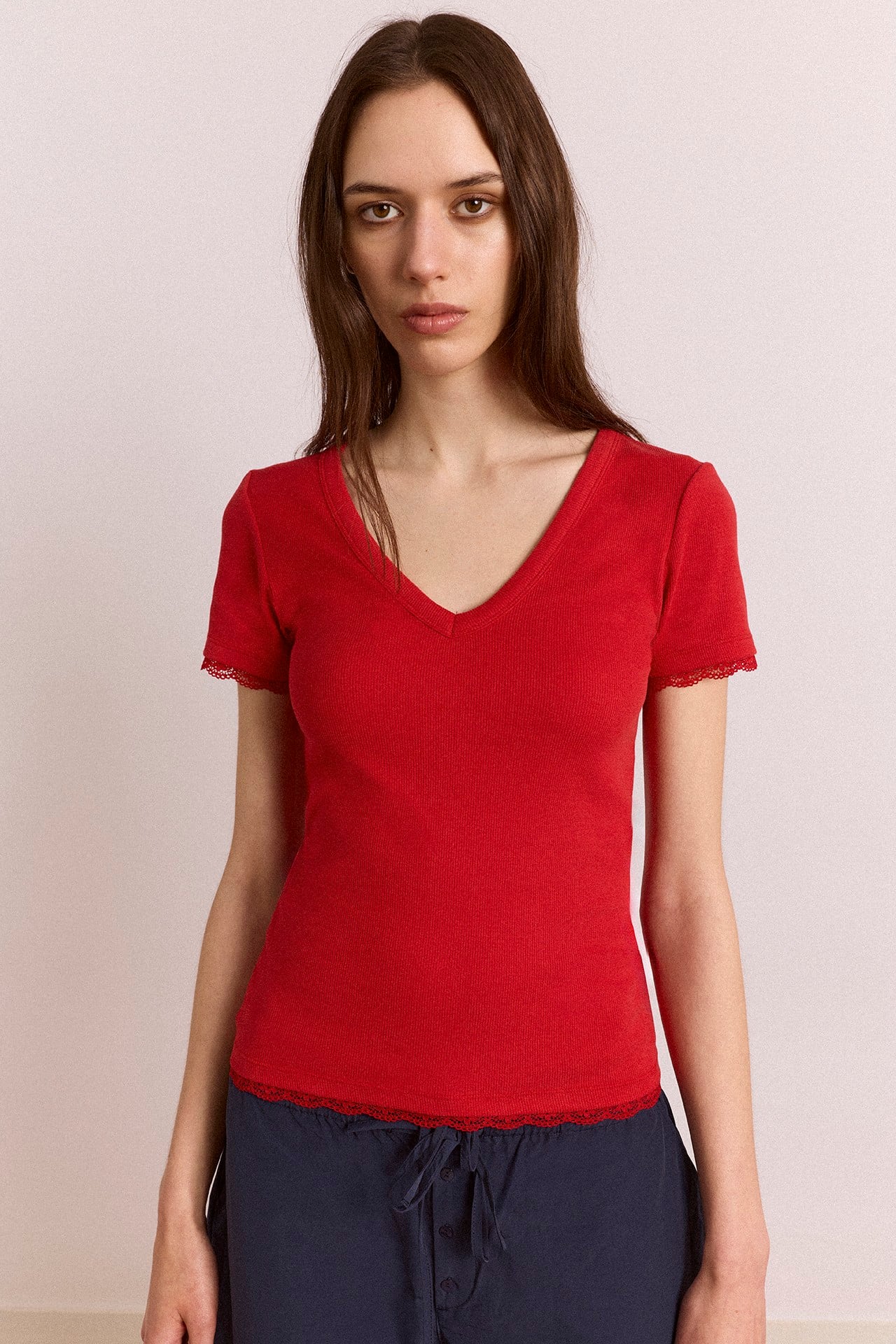 Paige Vneck TEE – RED