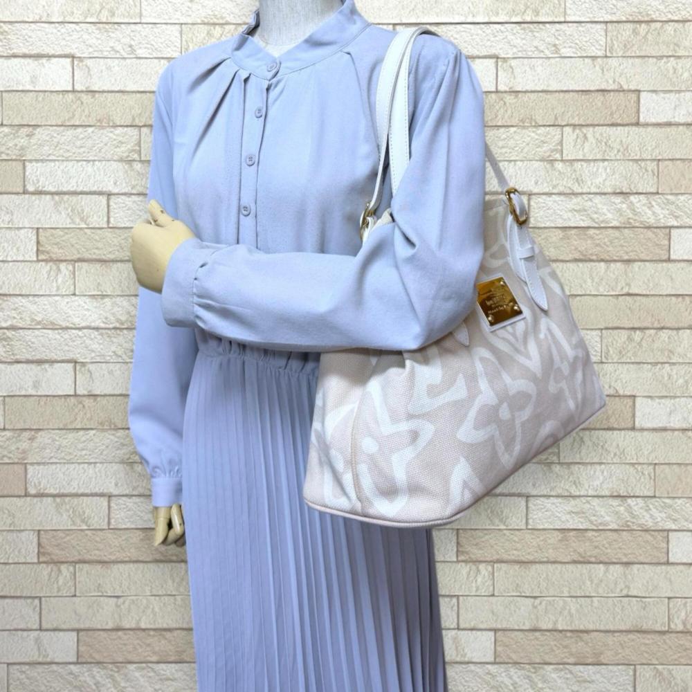Louis Vuitton Tote