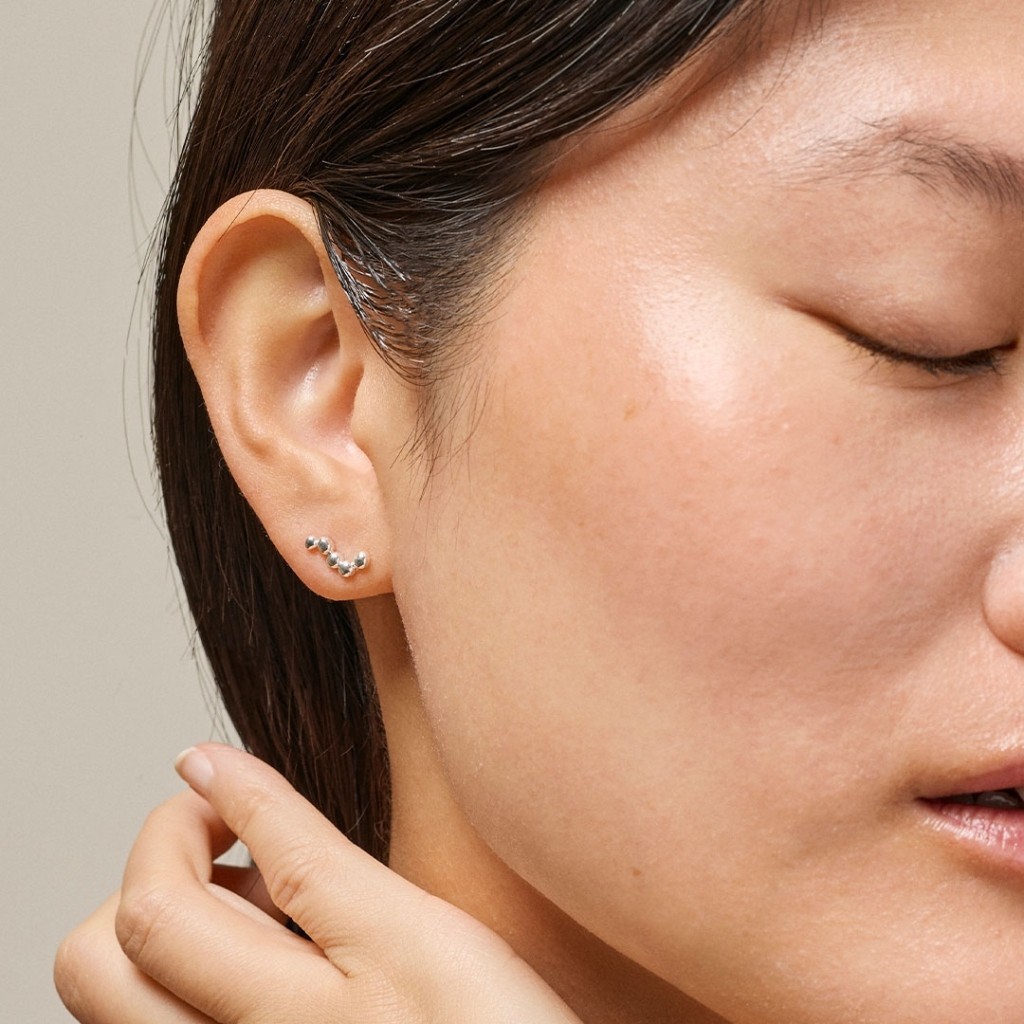 Studs, Nara Long