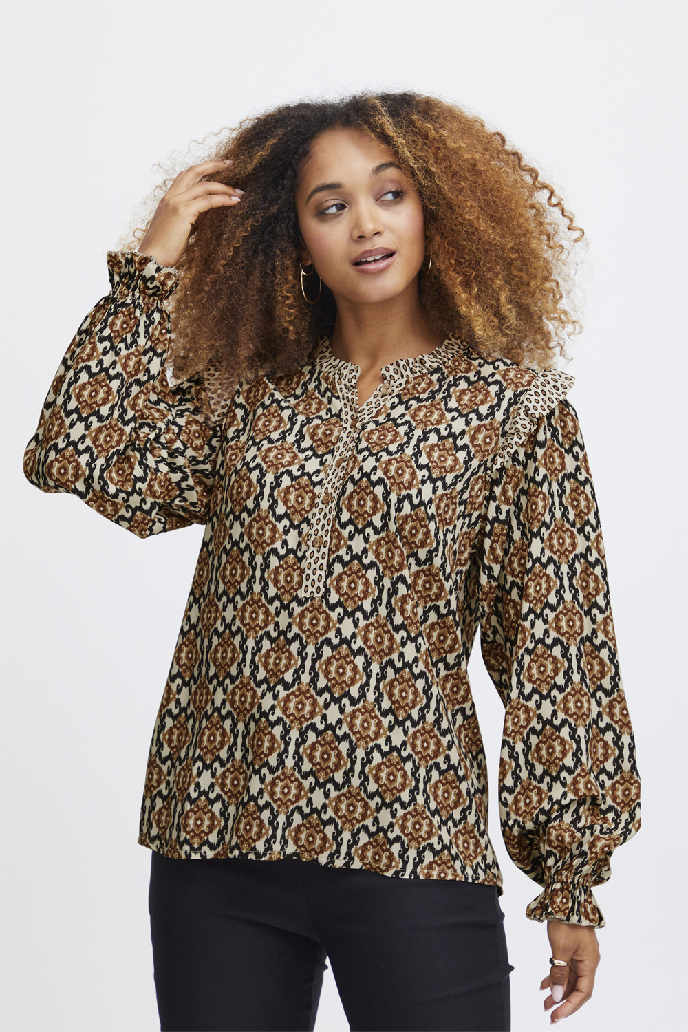 Sbalora Blouse