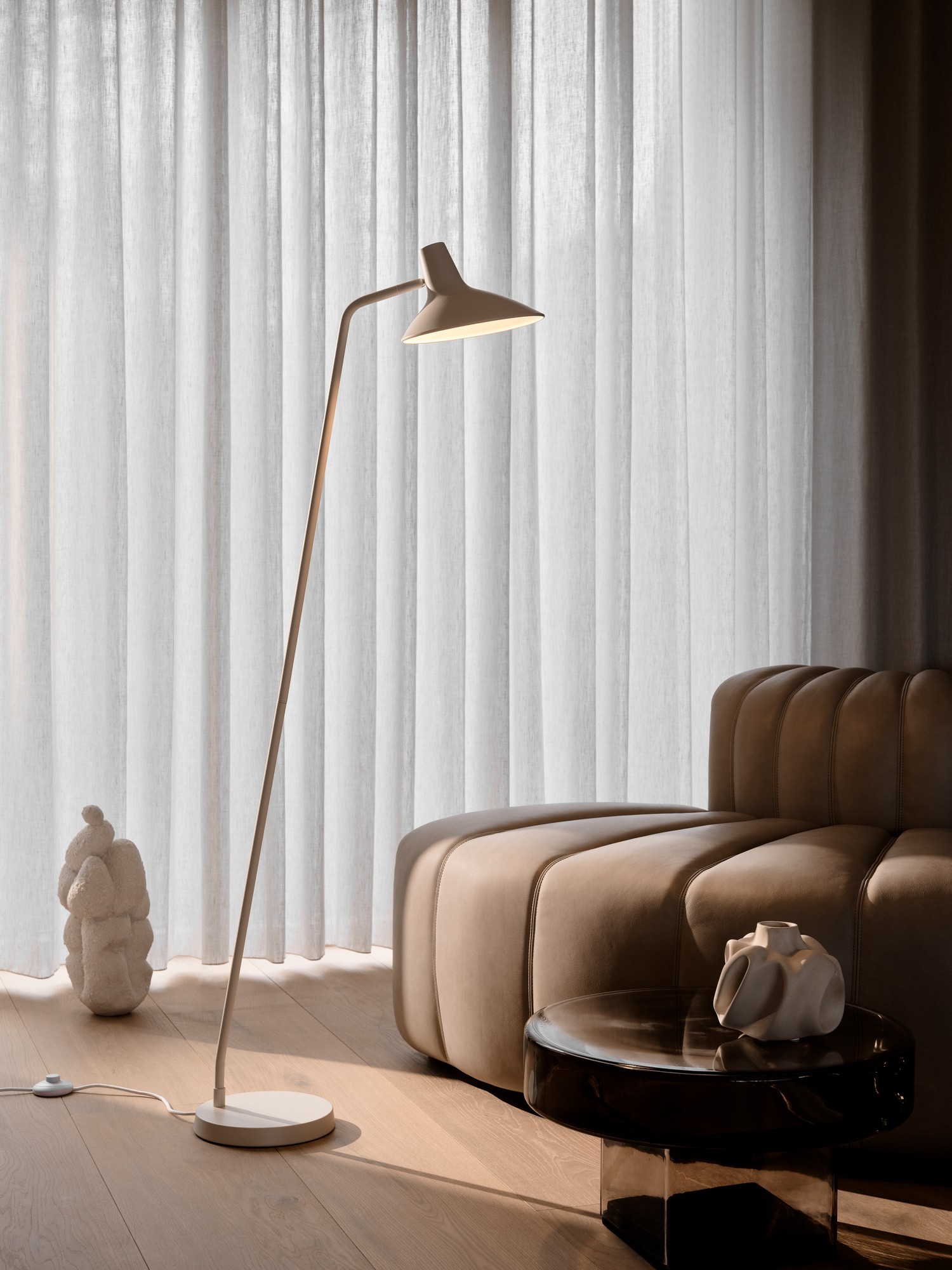 Darci | Gulvlampe | Sandfarvet - DKK 1.125 - Spar 25%
