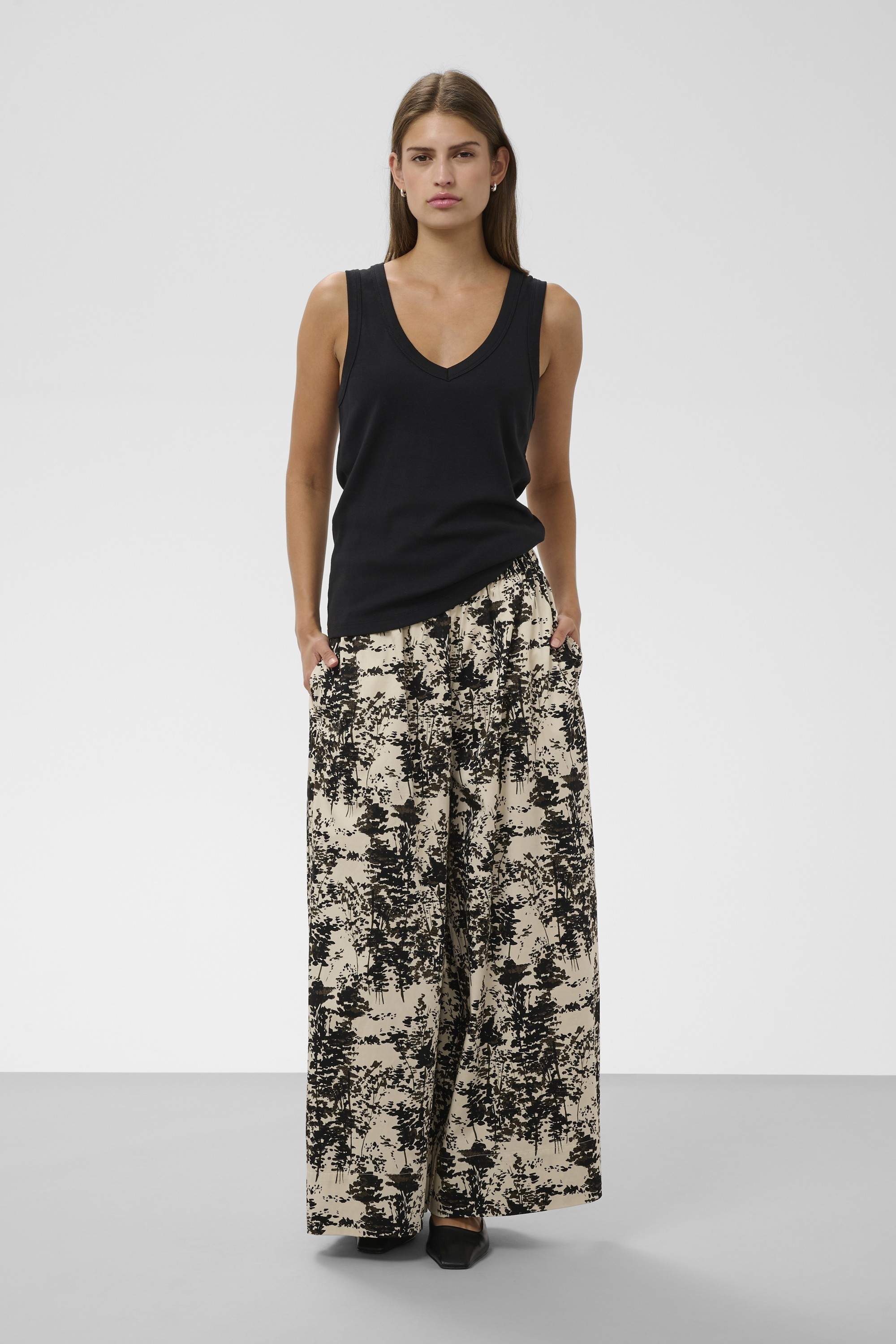 Slcosetta Vneck Tank Top