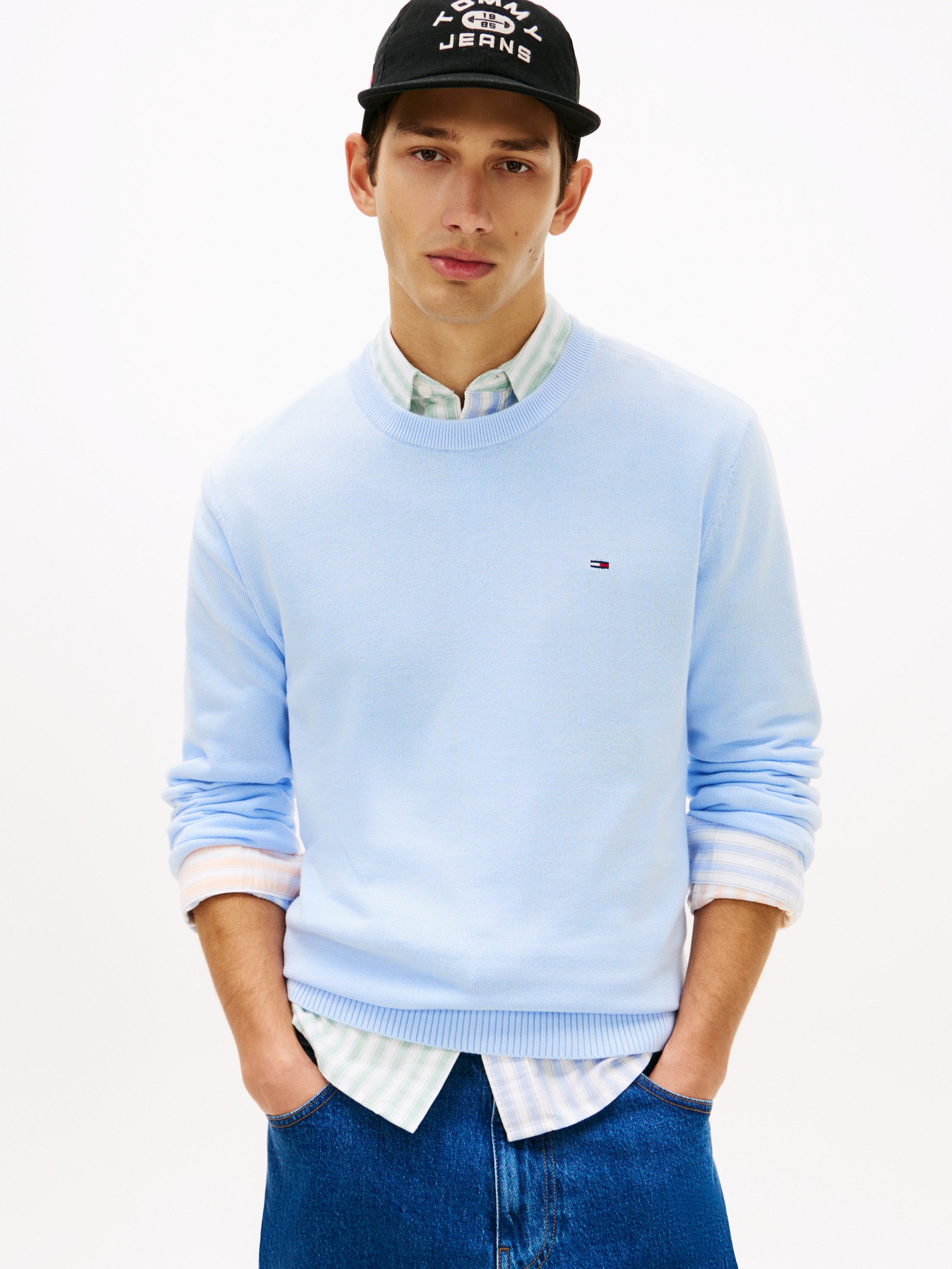 Tommy Flag Embroidery Lightweight Slim Jumper