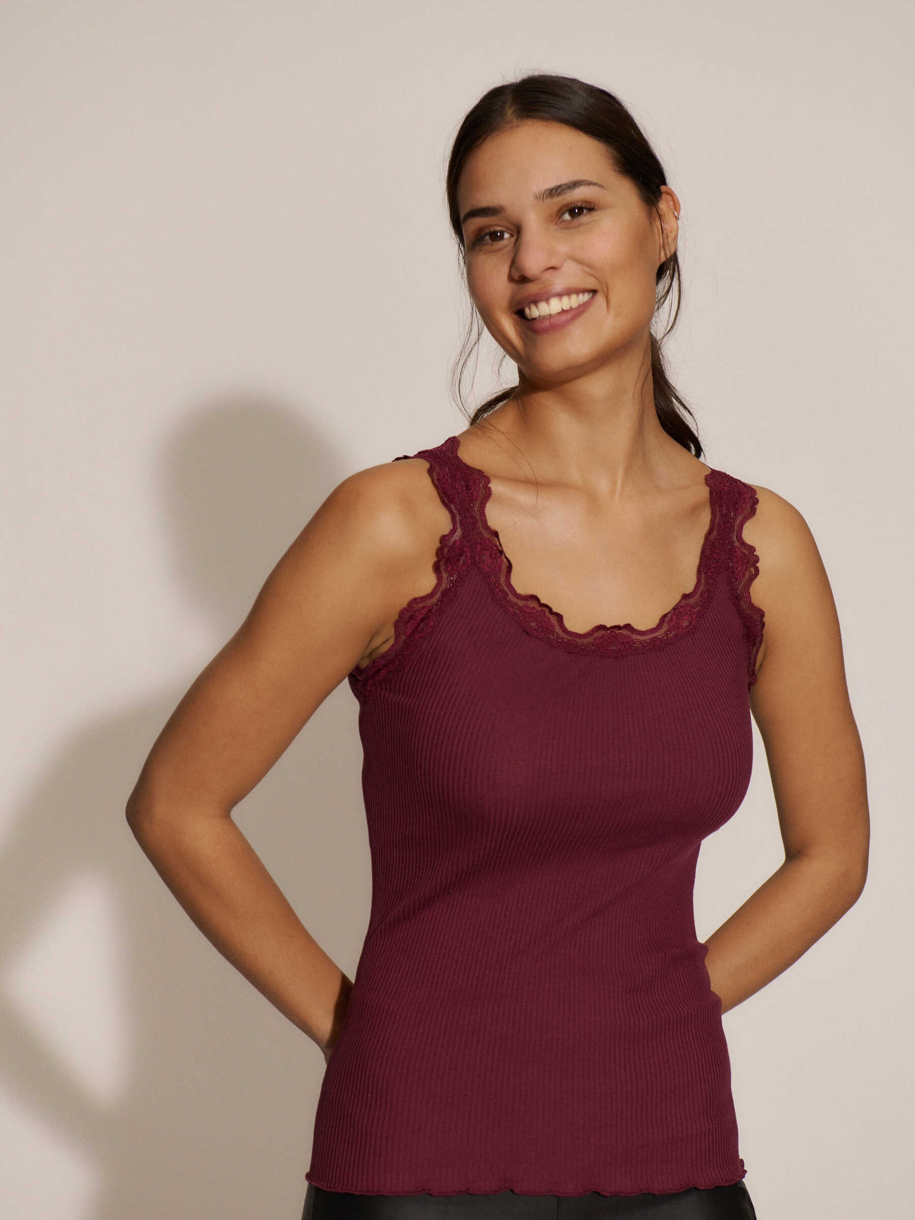 Rwbabette Silk SL Uneck Lace Top