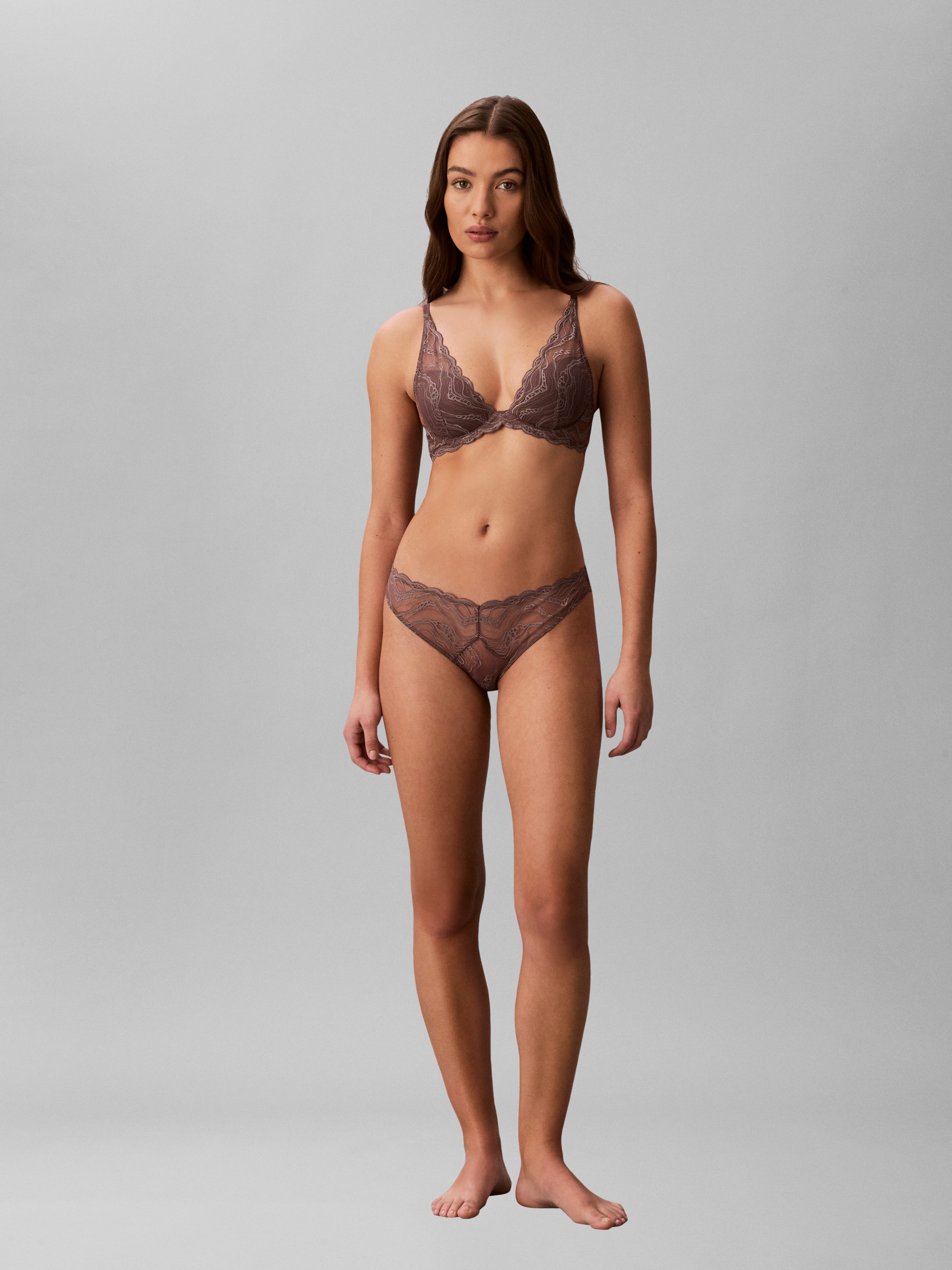 Sensual Lace Plunge Bra - Køb til DKK 314 - Spar 30%