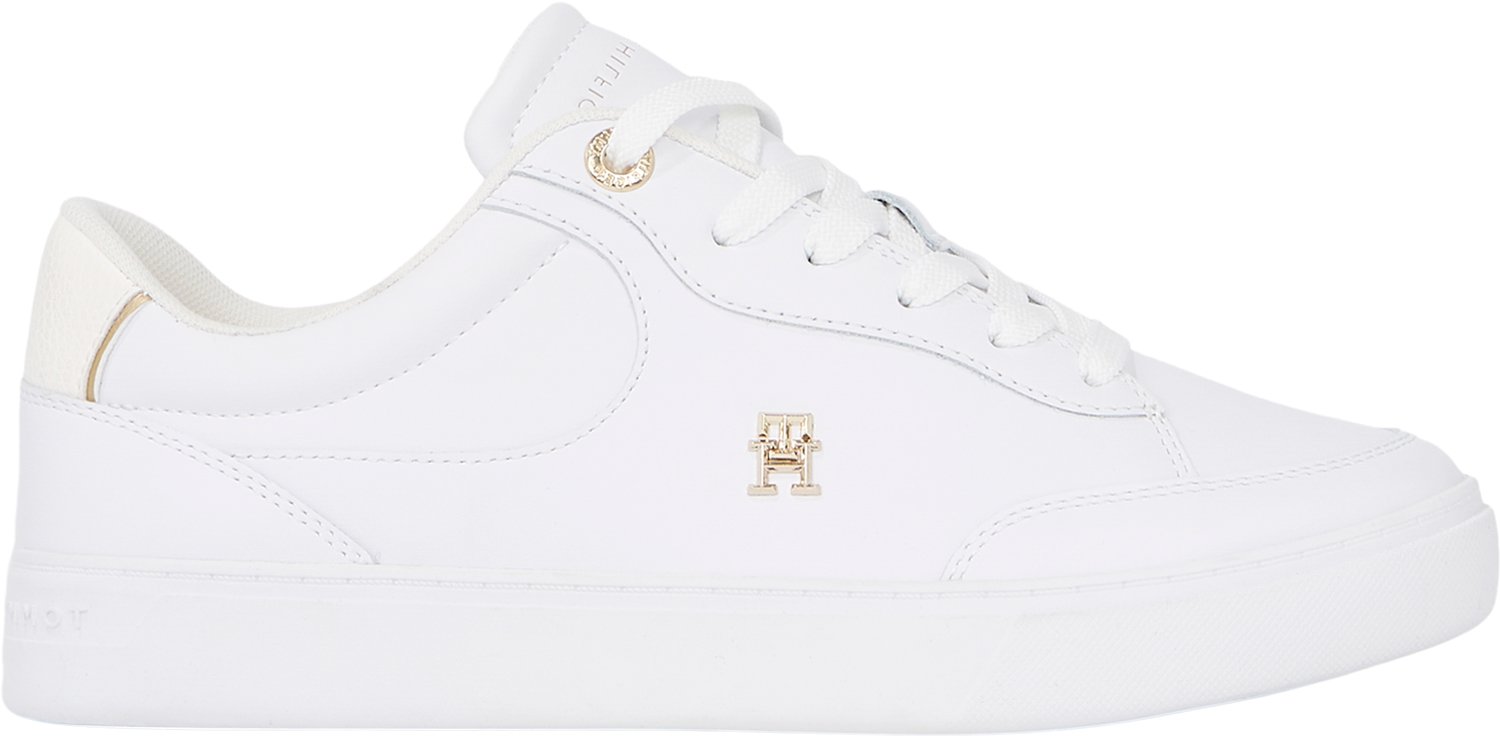 Essential Chic Court Sneaker