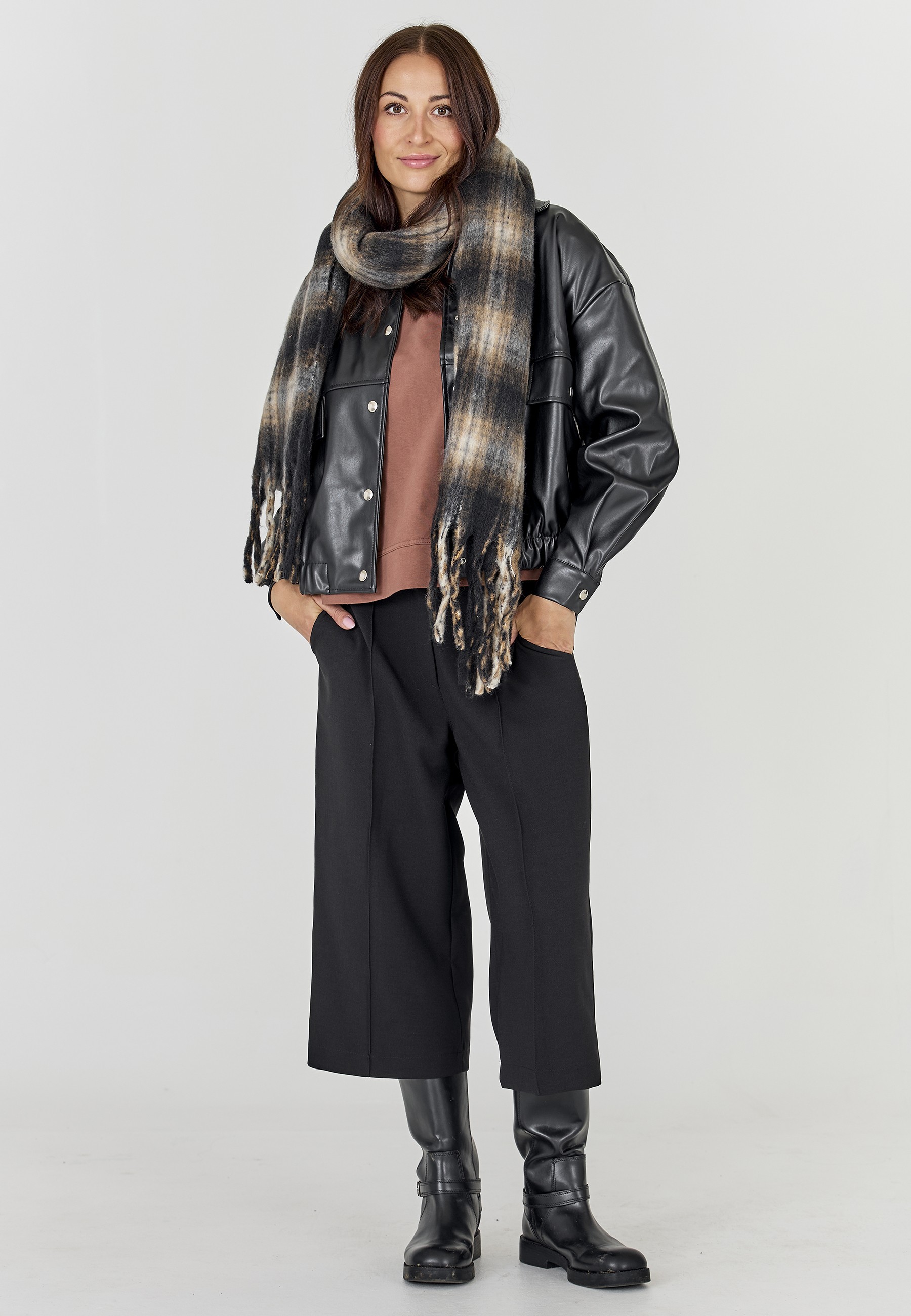 Aya Scarf - DKK 279 - Spar 30%