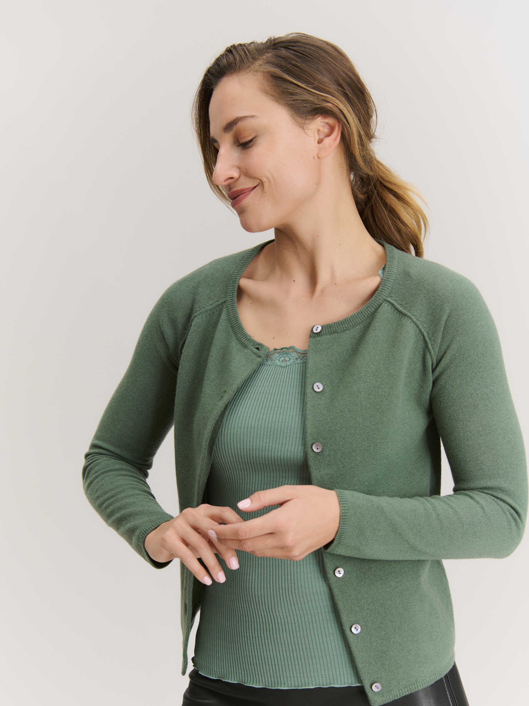 Rwlaica Cashmere LS Oneck Raglan Cardigan