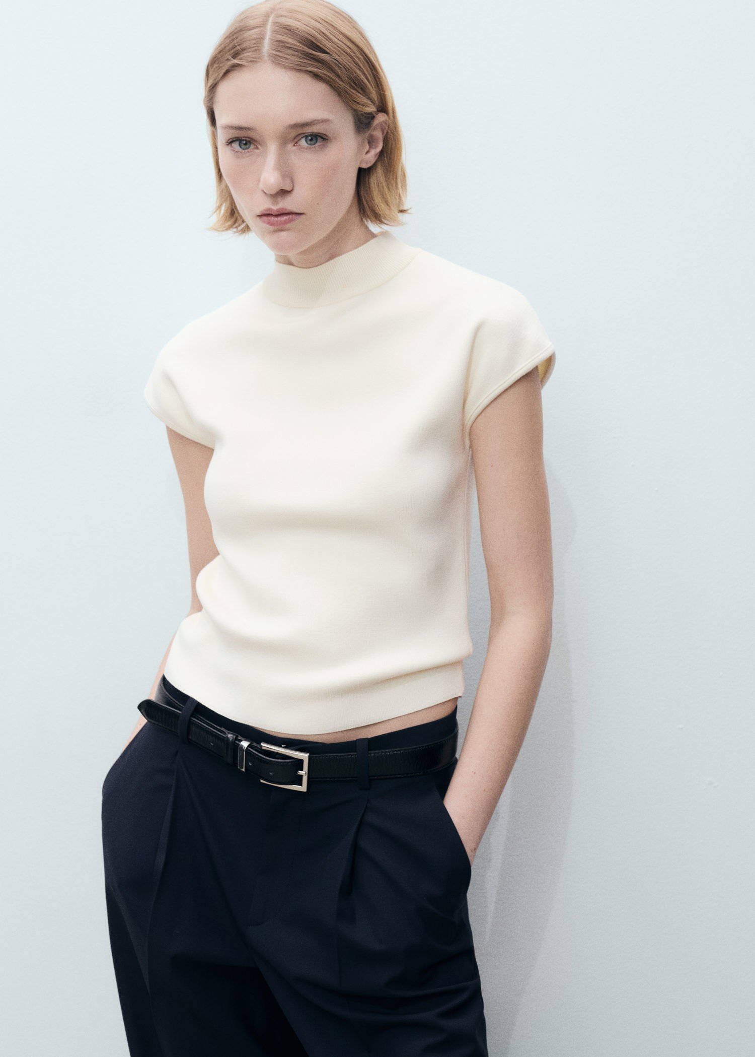 Shortsleeved Fine-knit Sweater
