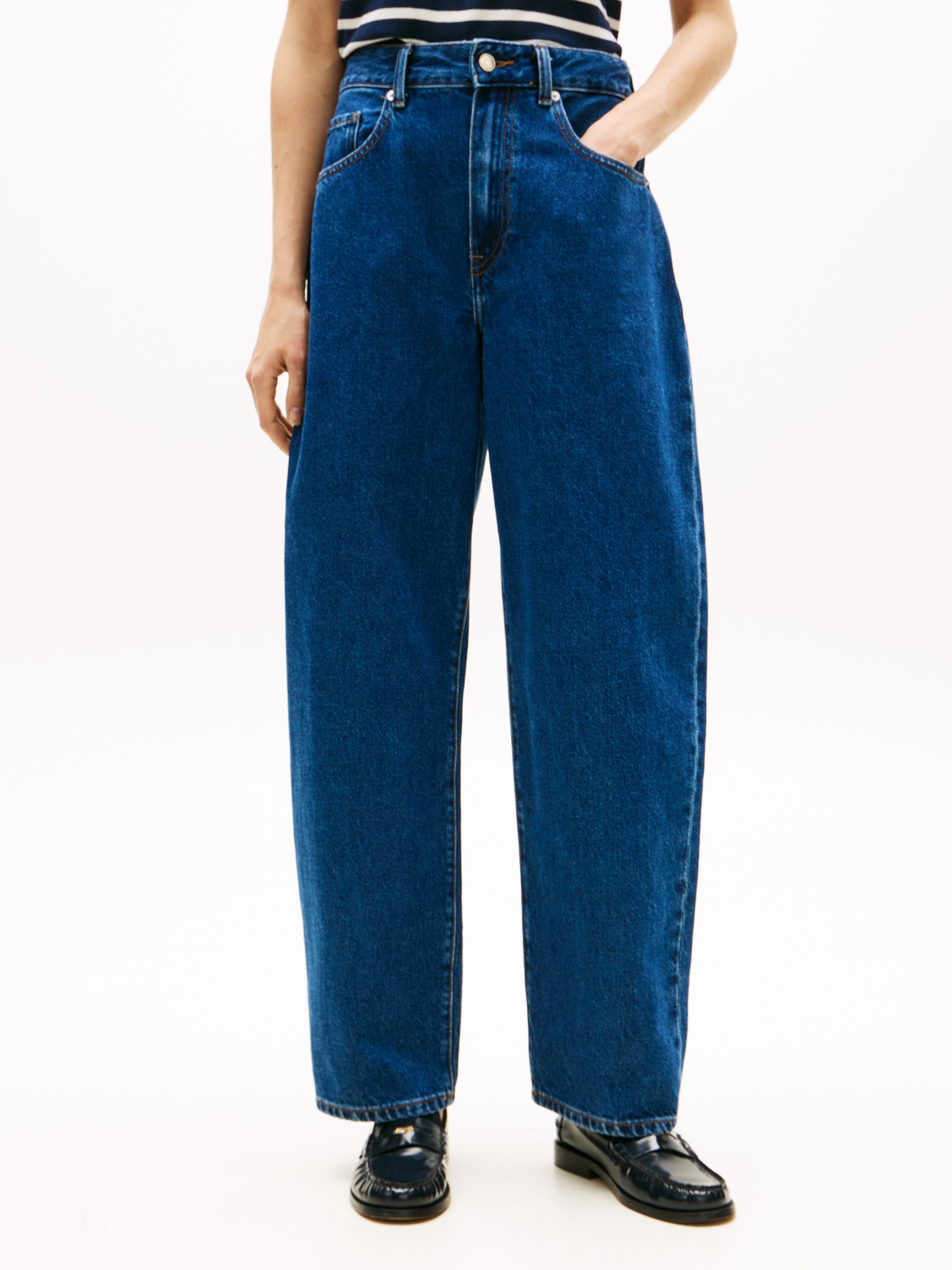 Mid Rise Tapered Barrel Leg Jeans