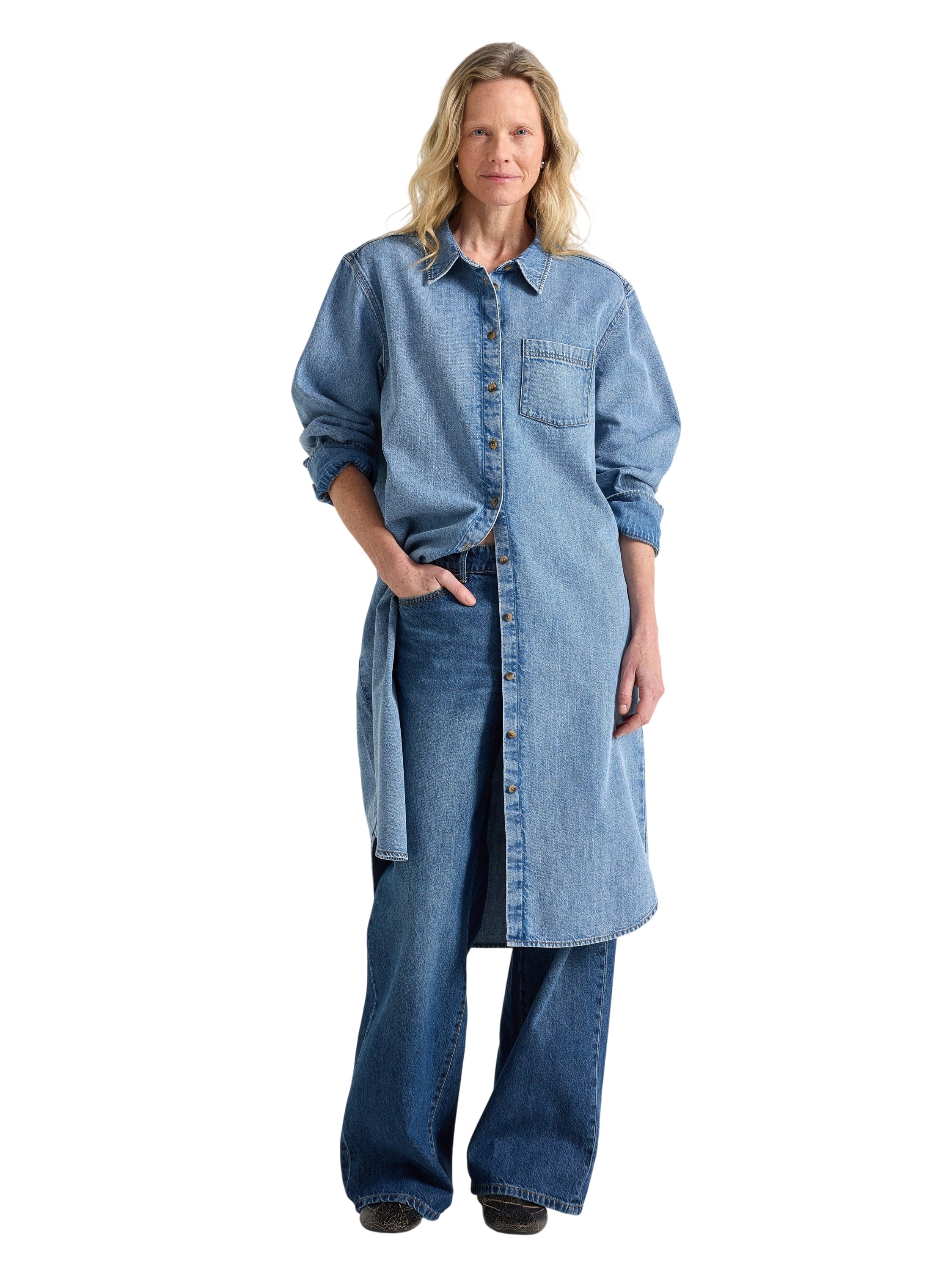 Shirt Dress in Denim With a Relaxed