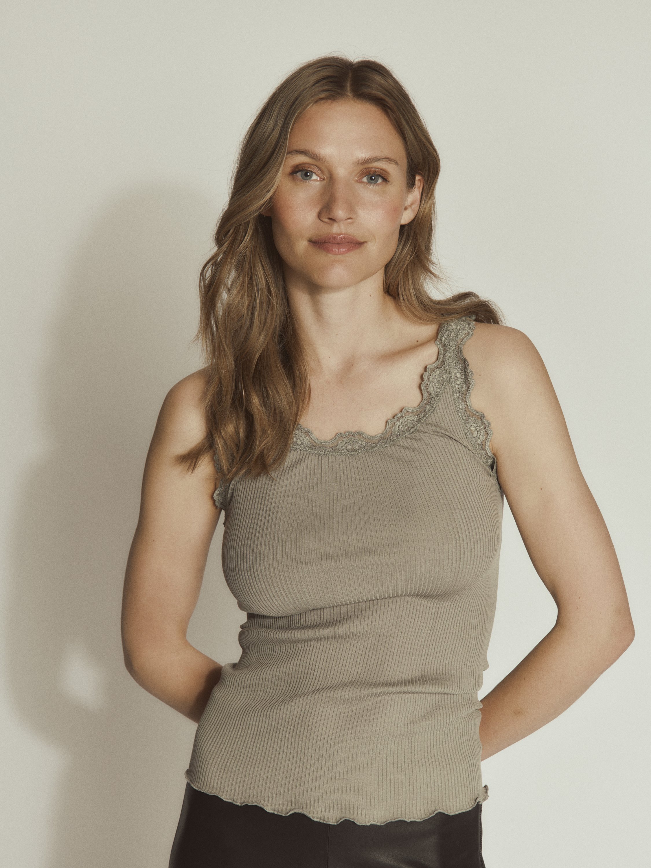 Rwbabette Silk SL Uneck Lace Top