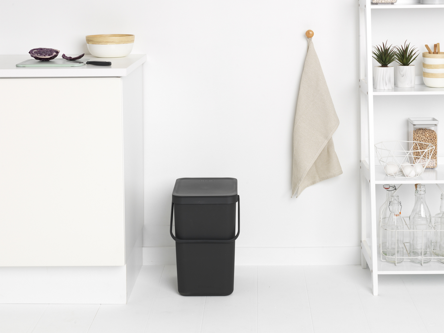 Affaldsspand M/låg Sort. kon 25 ltr.