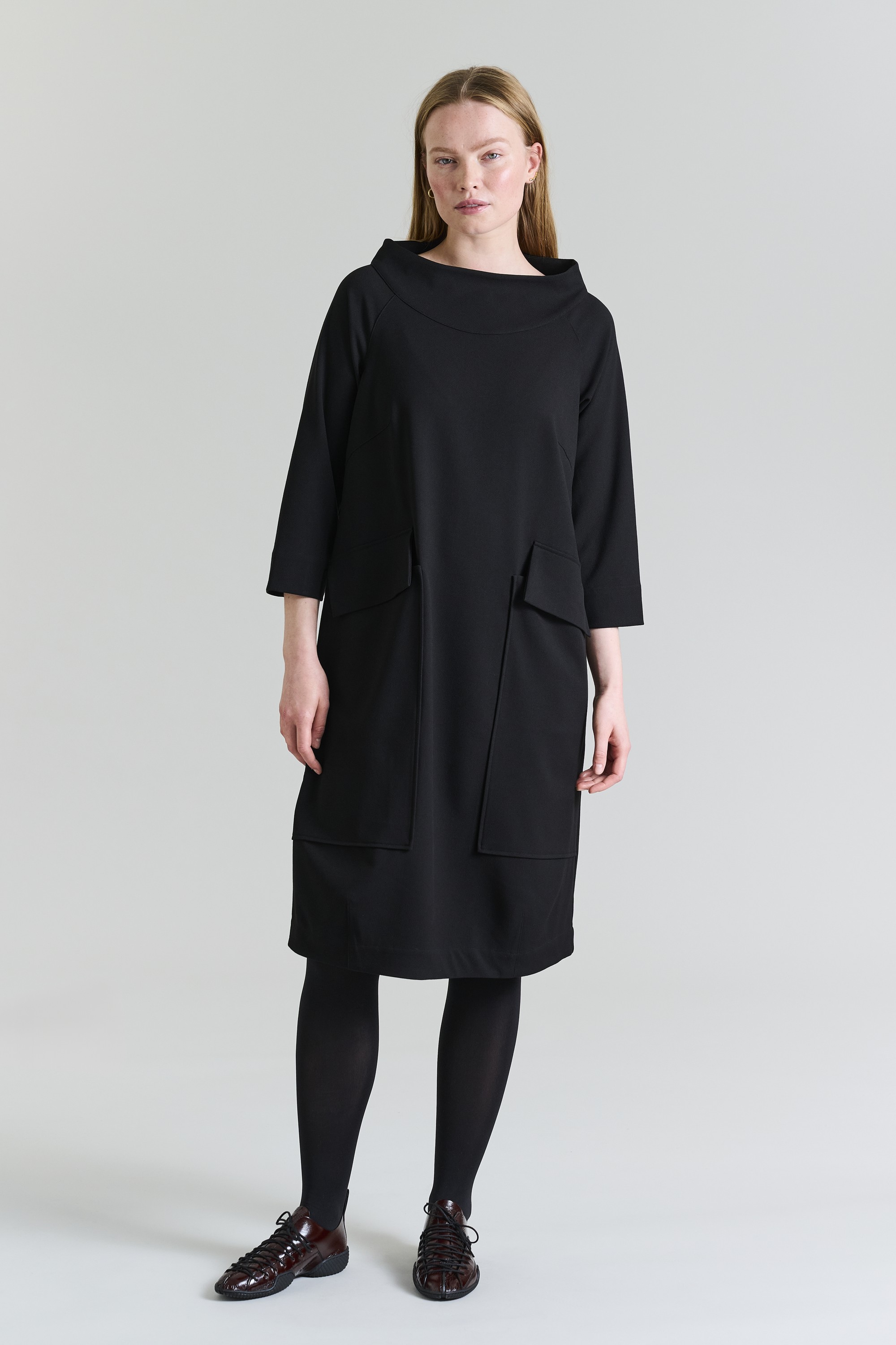 Noru Kjole med Krave