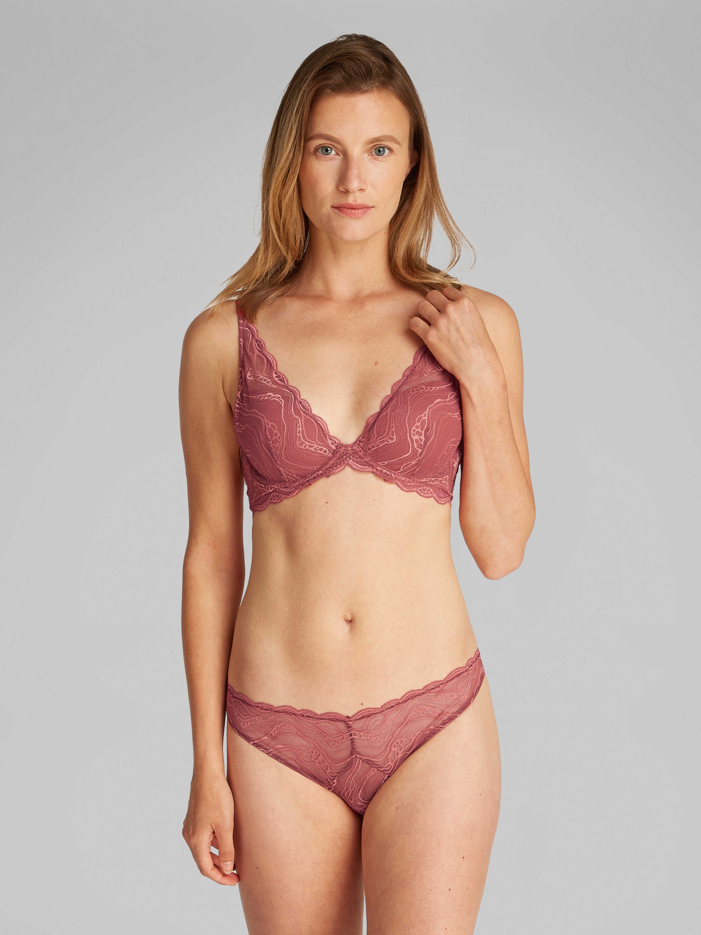 Lightly Lined Plunge