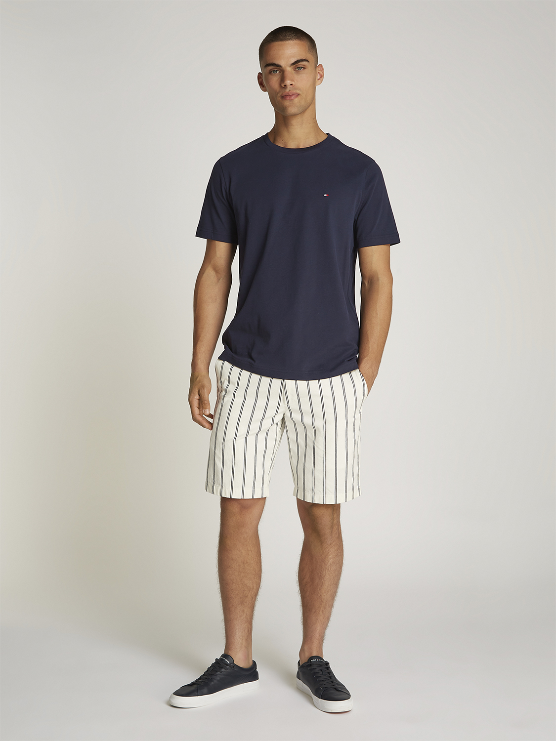 Essential REG FIT Solid TEE