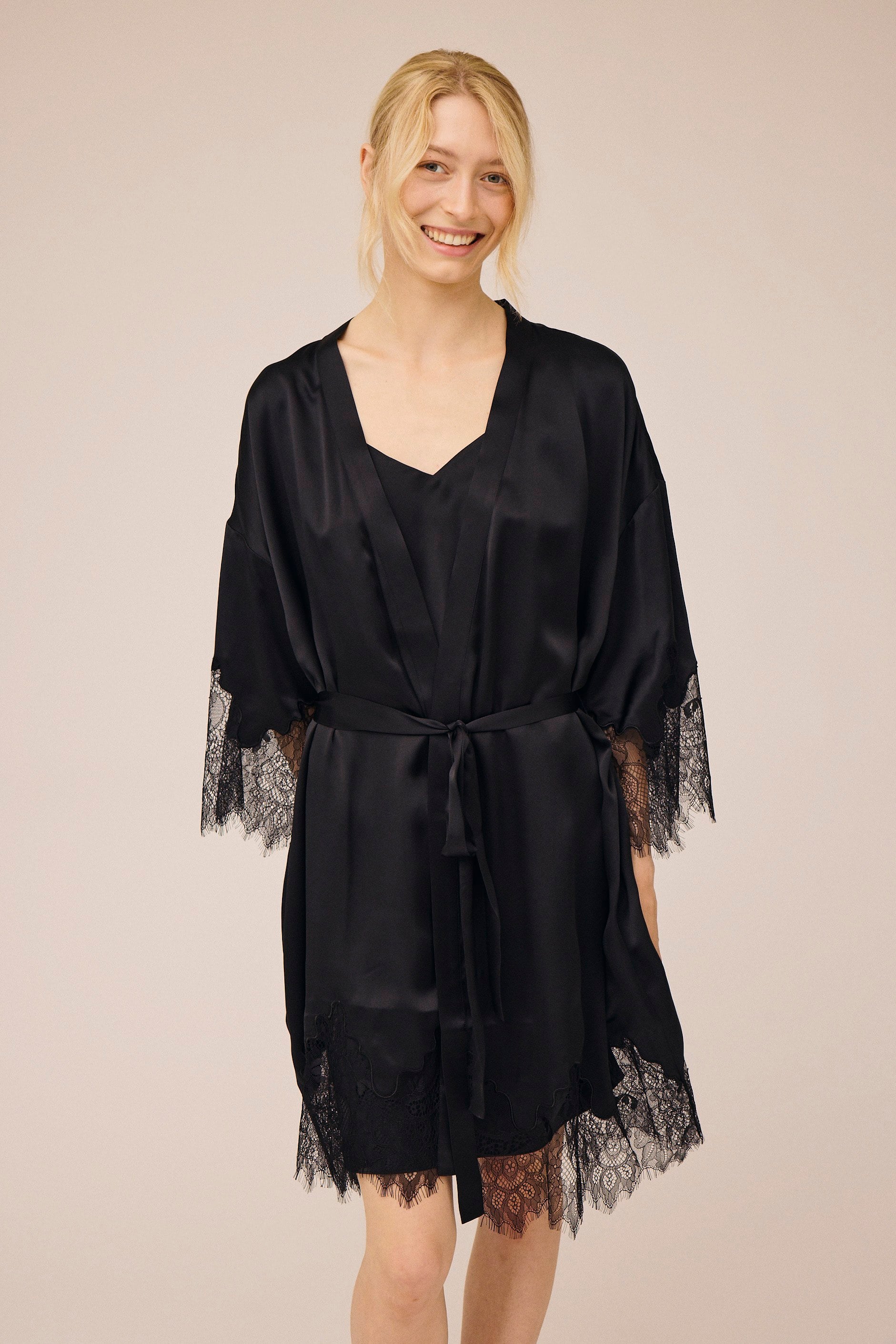 Moon 6 G Short Kimono w. Lace, 100% Silk