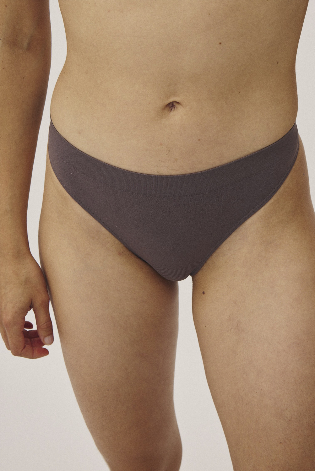 Mellanie 5 Seamless String