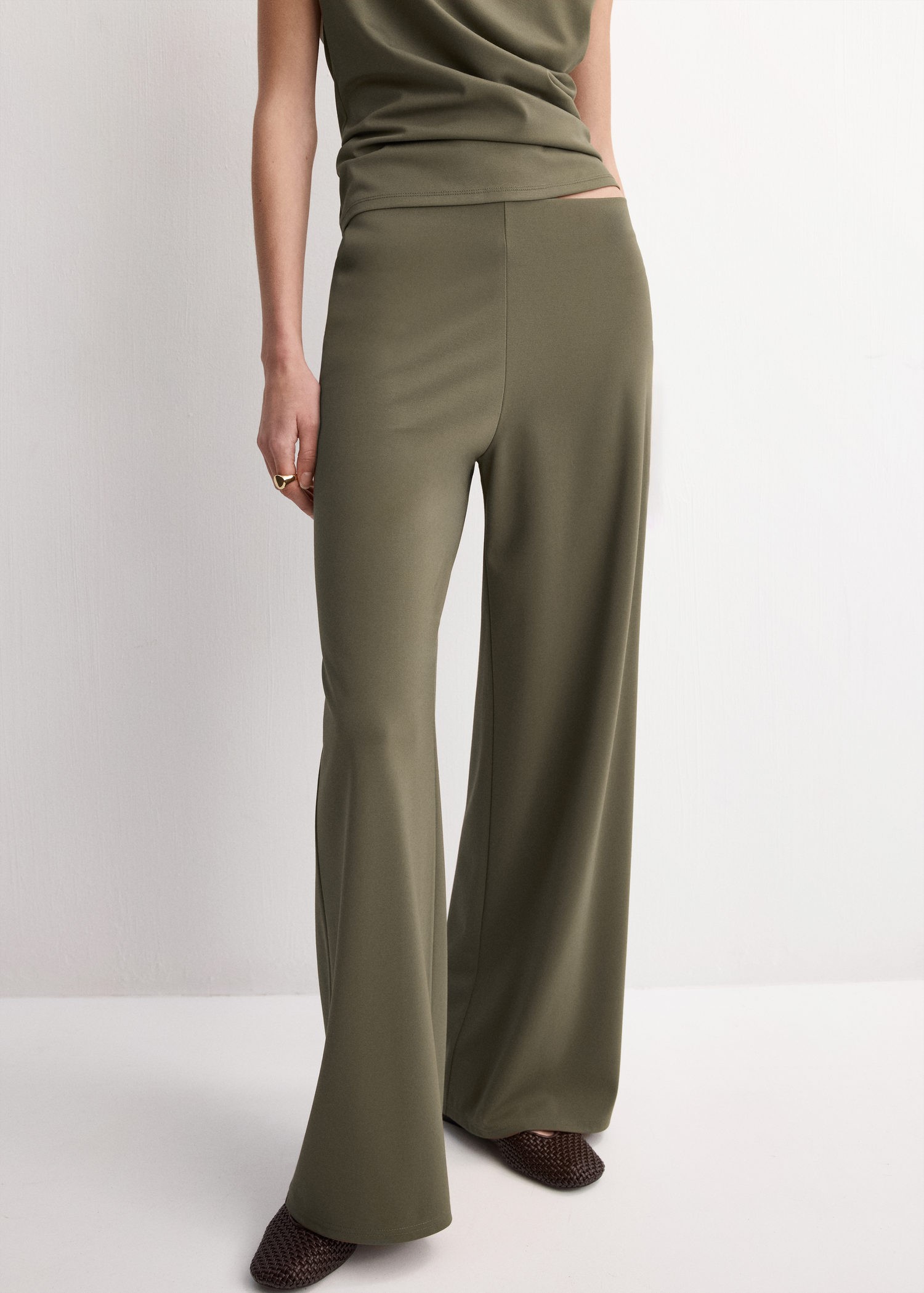 Straightfit Trousers With Elastic