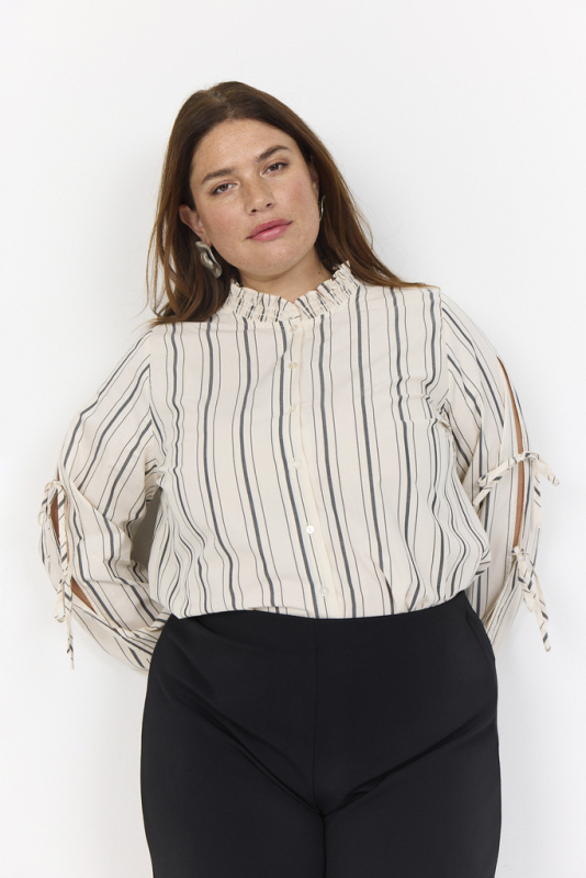 Curvy Waashley 2 Skjorte Creme