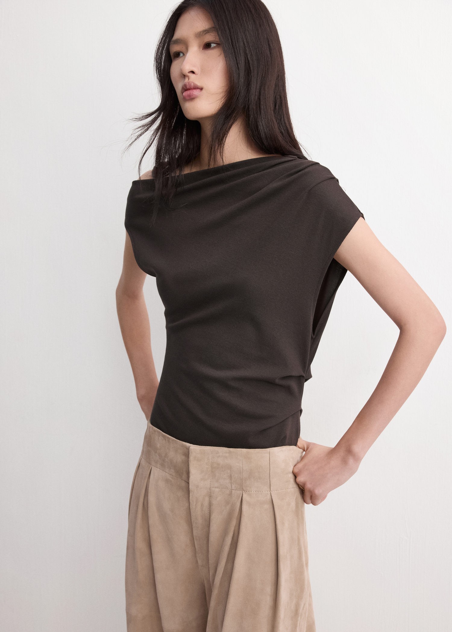 Asymmetric Ruched top