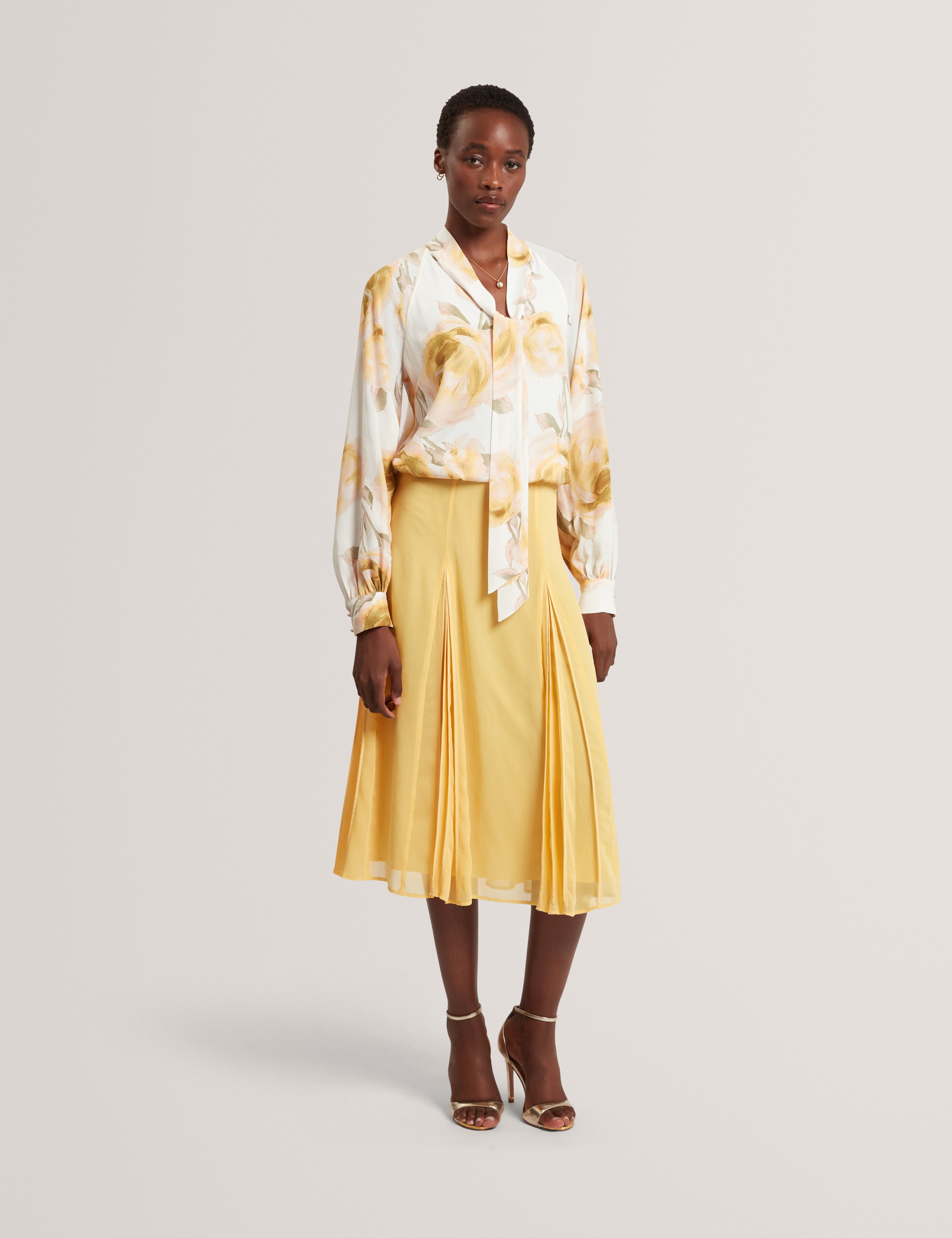 Randia Printed Tie Neck Long Sleeve - Køb til DKK 1.119 - Spar 30%
