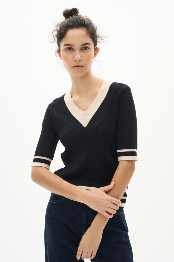 Leenahiw Vneck Blouse