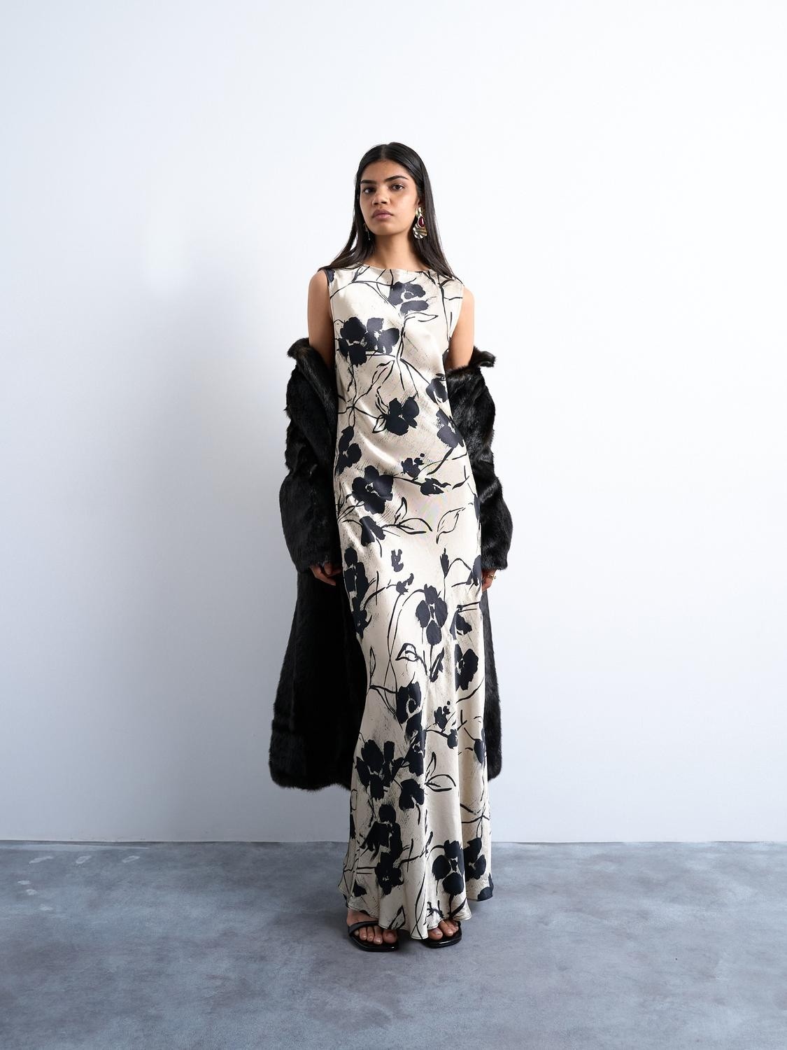 Tsmaureen SL Round Neck Midi Dress