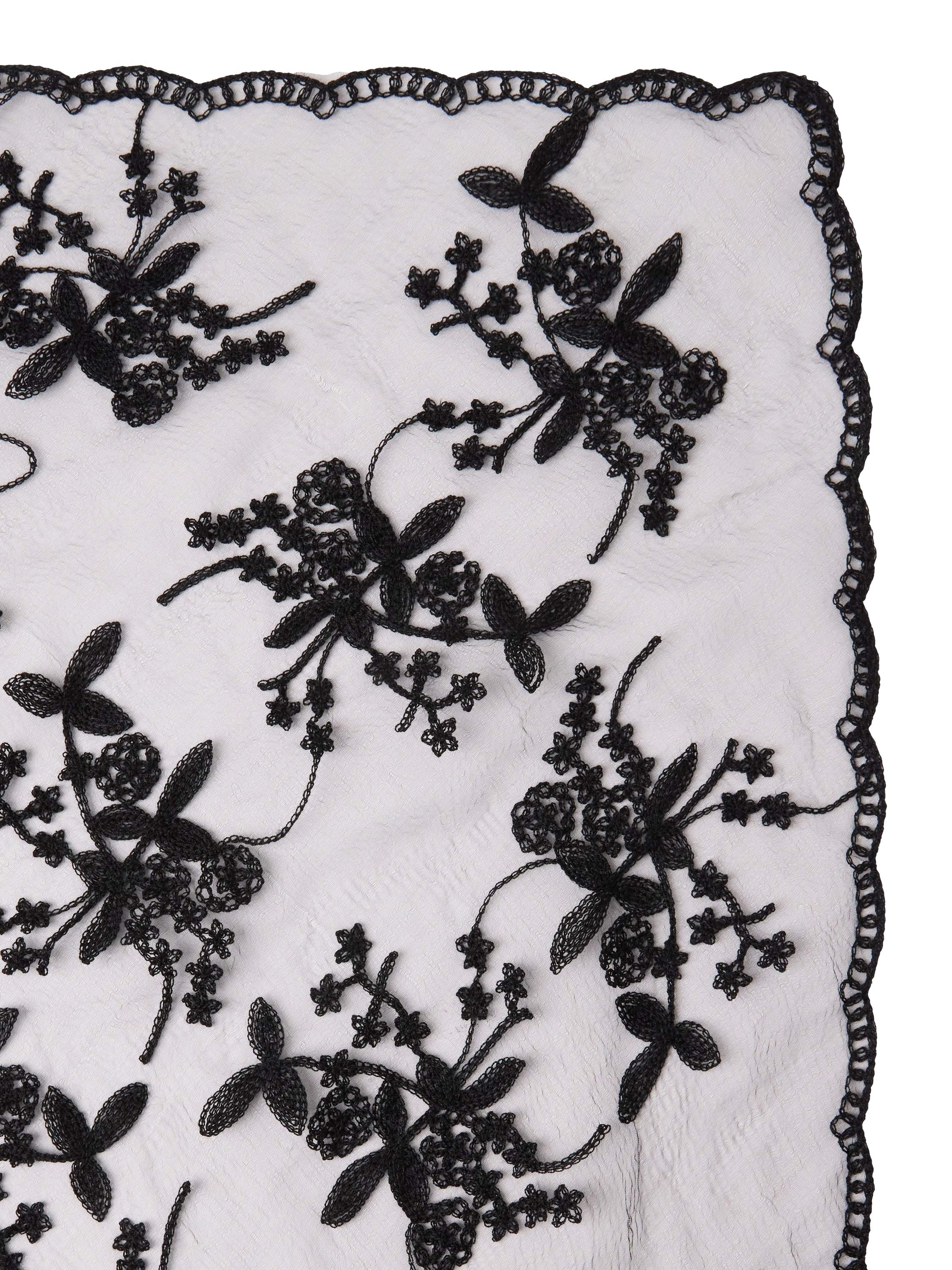 Scarf in Mesh With Lace Embroidery.
