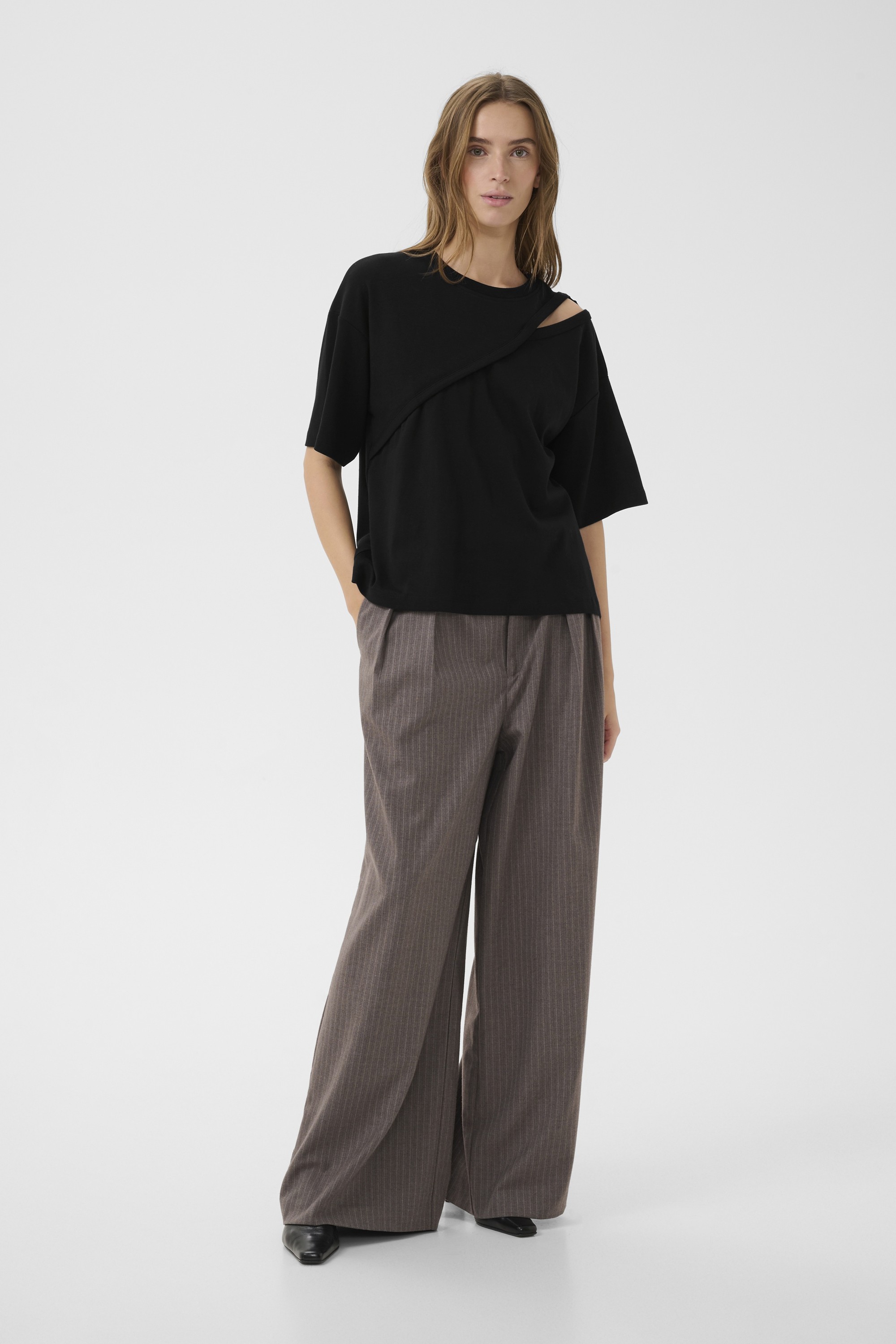 Kbrenee Hole Tee
