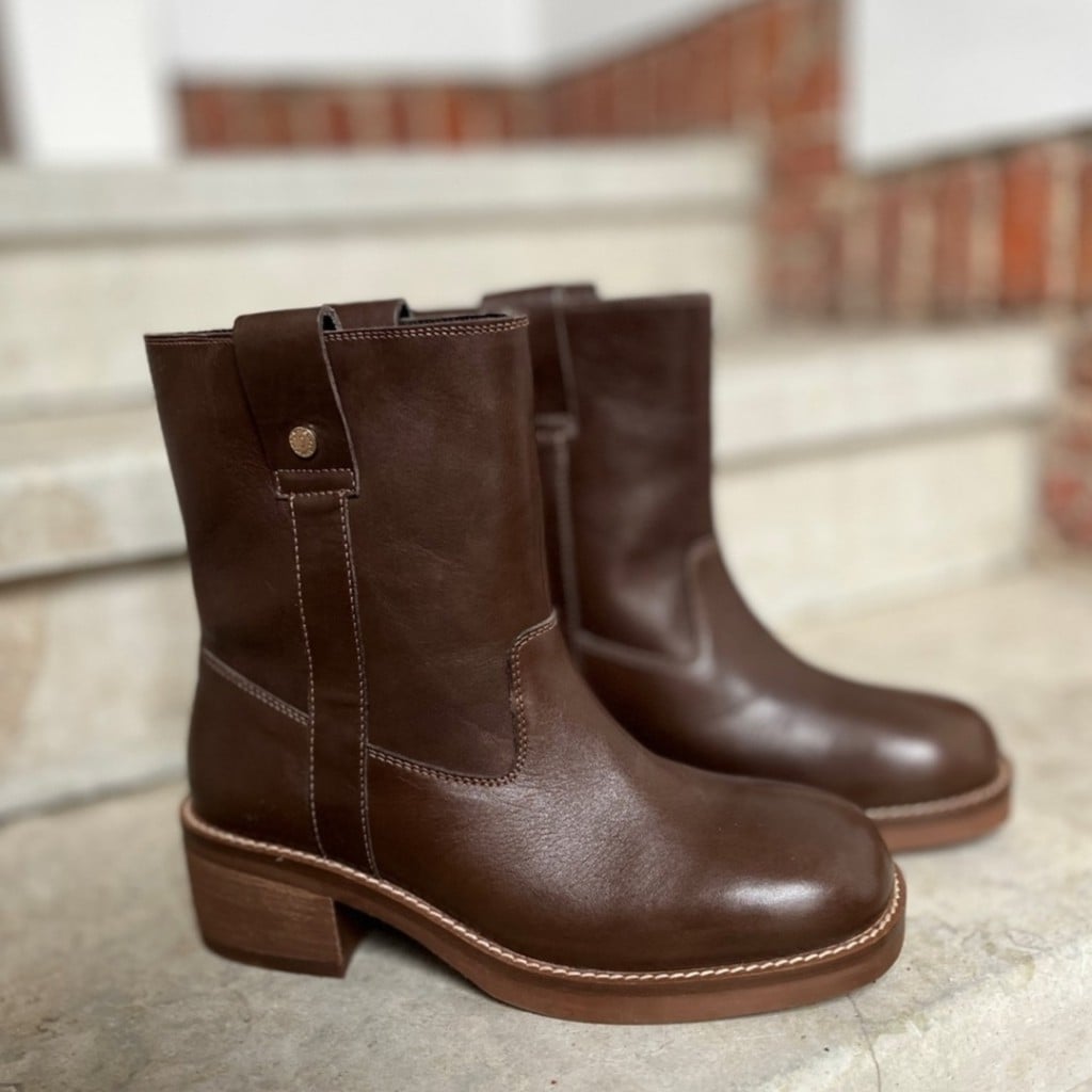 SAY More Brown/tan