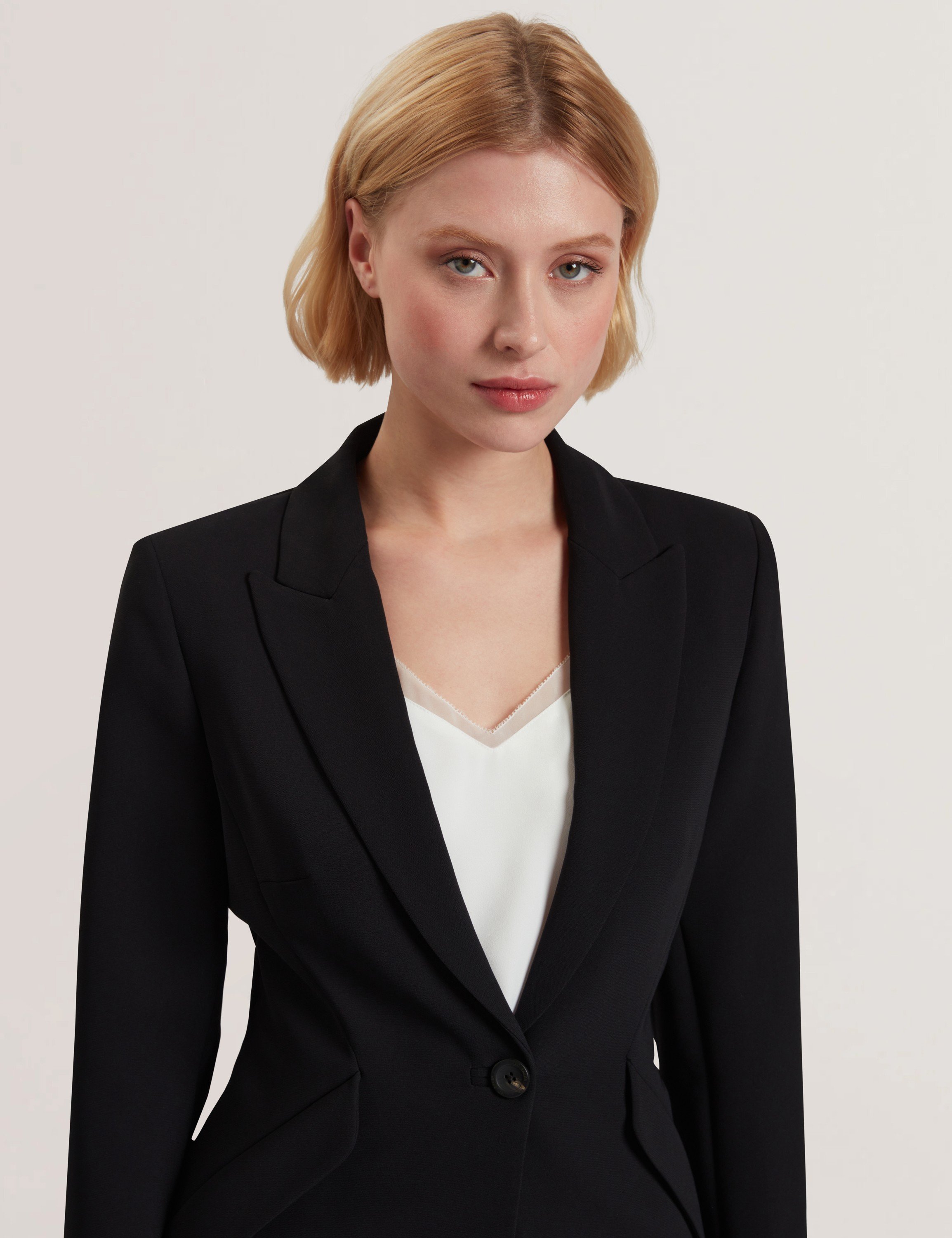 Manabl Single Breasted Tailored Bla