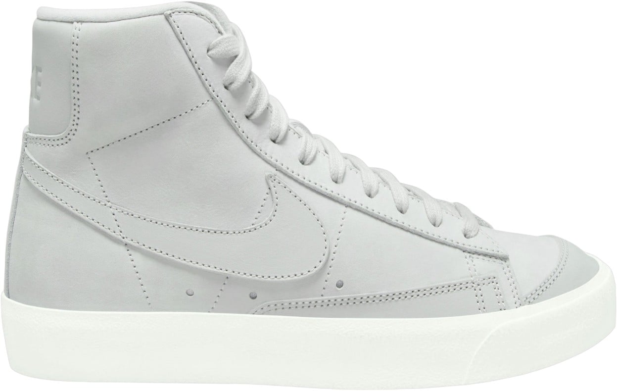Blazer Mid '77 LX Sneakers
