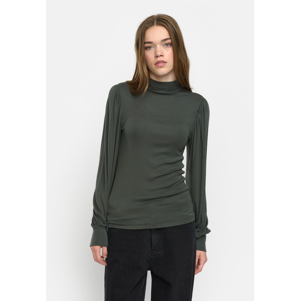 Srroman Tneck Top